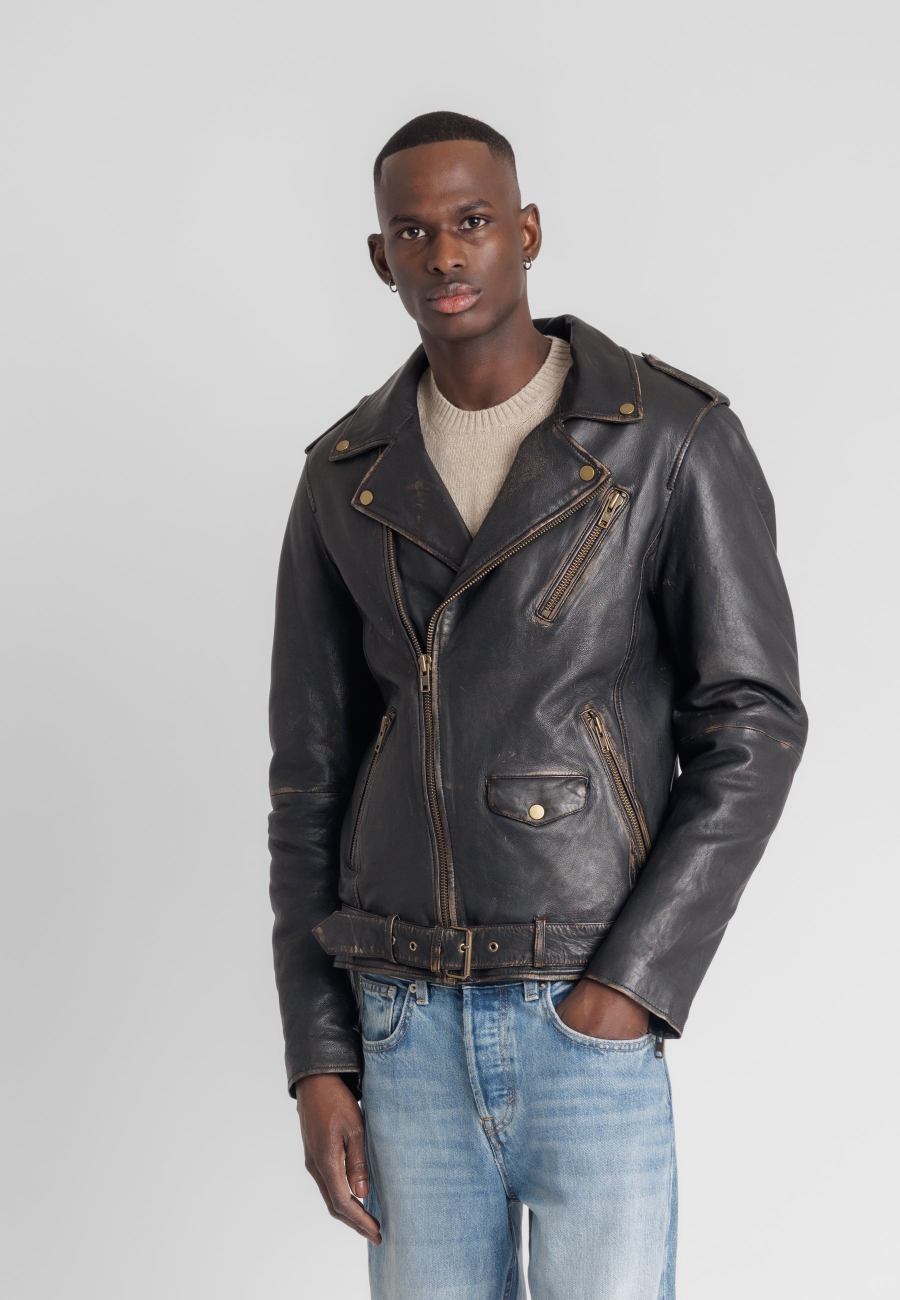ROCKER VINTAGE BEIGE BLACK porté homme — Serge Pariente Paris