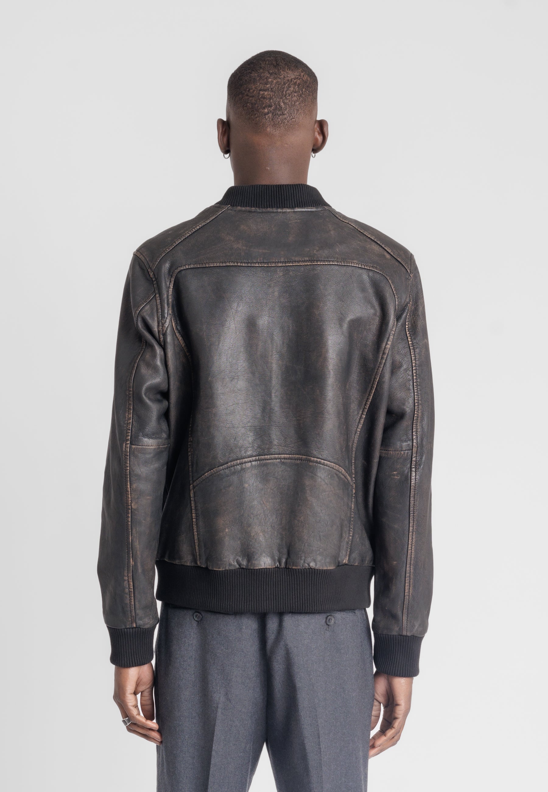 Bomber cuir vintage BONBON VINTAGE BEIGE BLACK - vue detail - Serge Pariente Paris