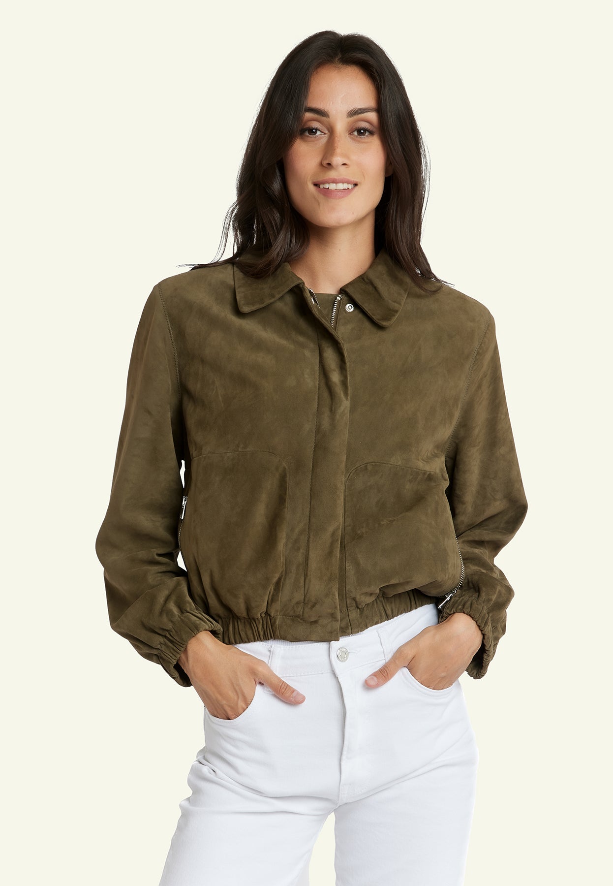 Clothilde vs Khaki