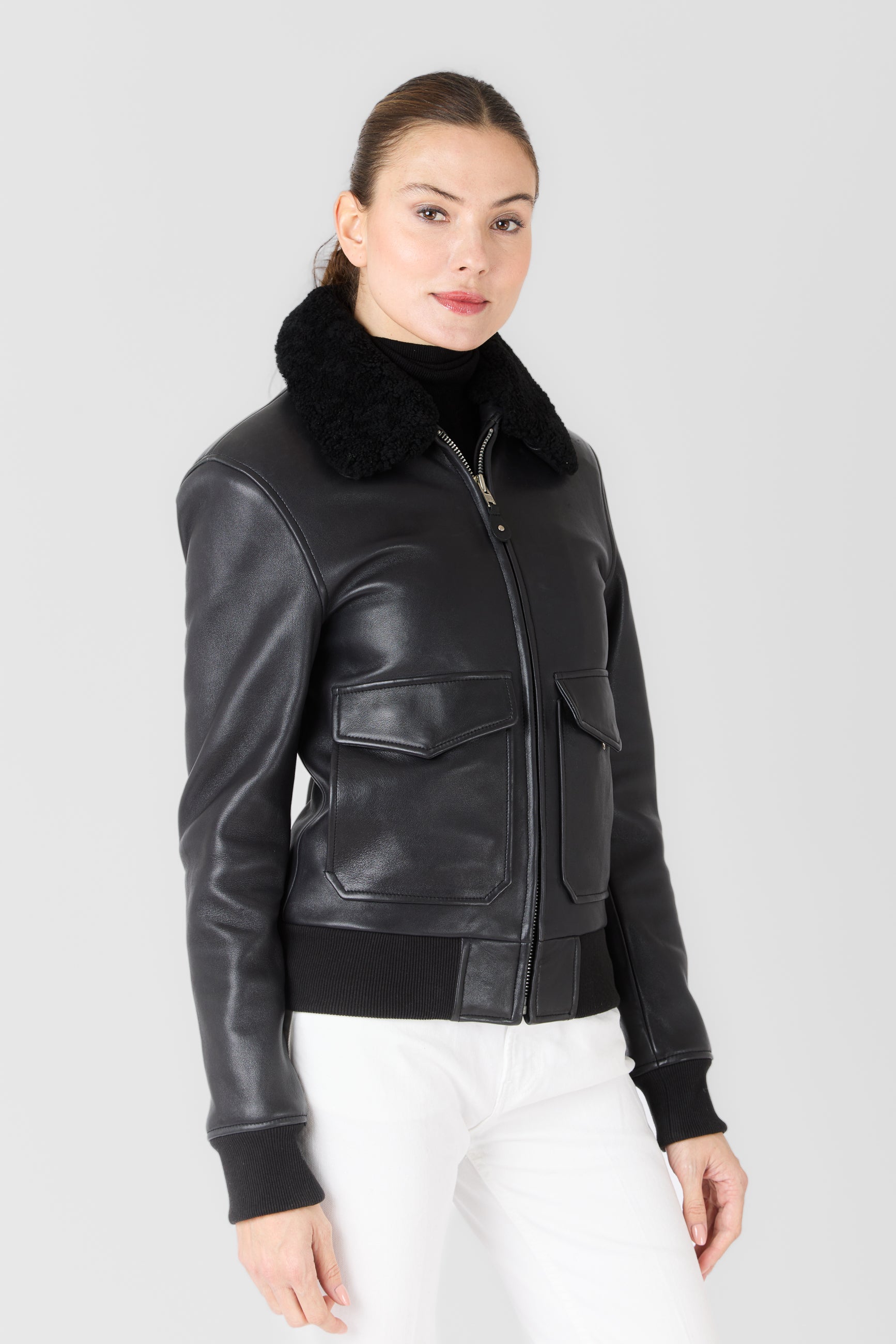 Blouson cuir ROMANE BLACK vue côté — Serge Pariente Paris