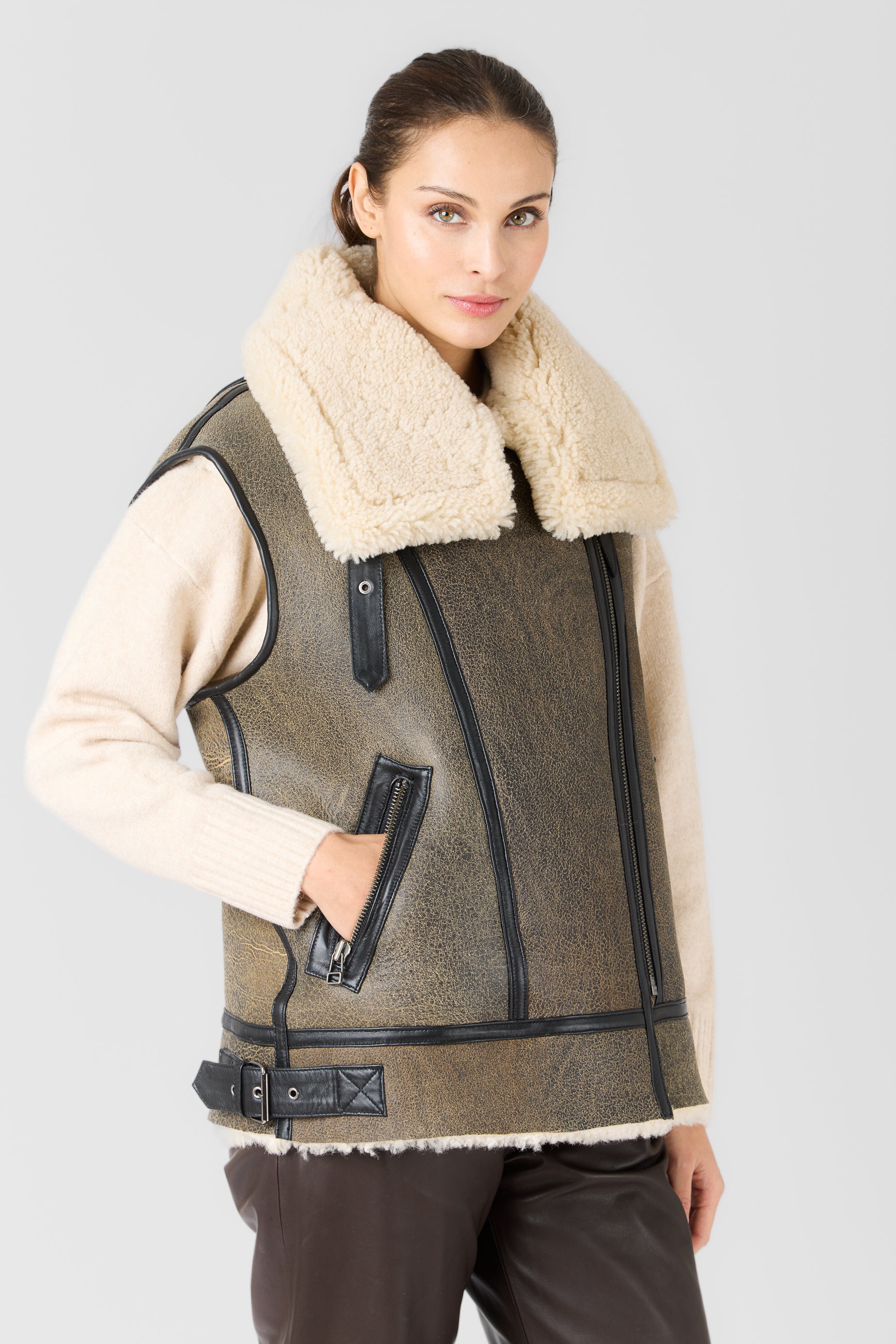 Gilet cuir finition used CHRISTELLE GILET USED - vue complementaire 1 - Serge Pariente Paris