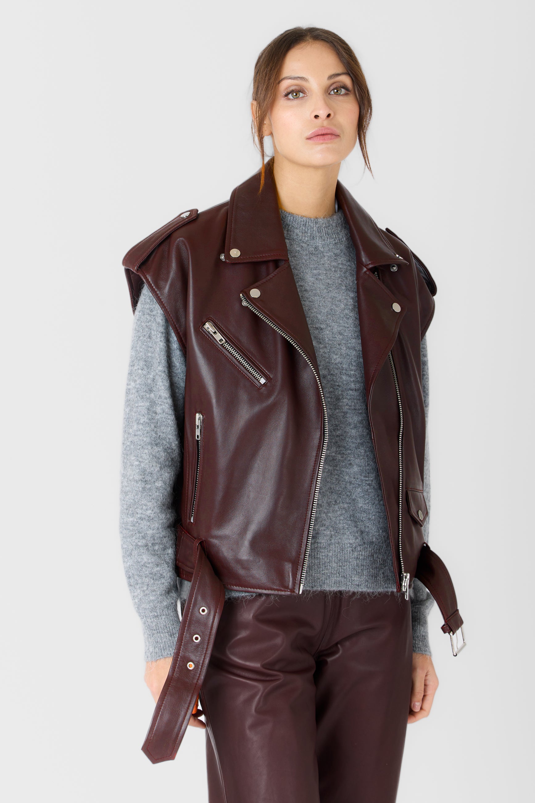 Gilet cuir long STEF GILET LONG DARK WINE - vue detail - Serge Pariente Paris