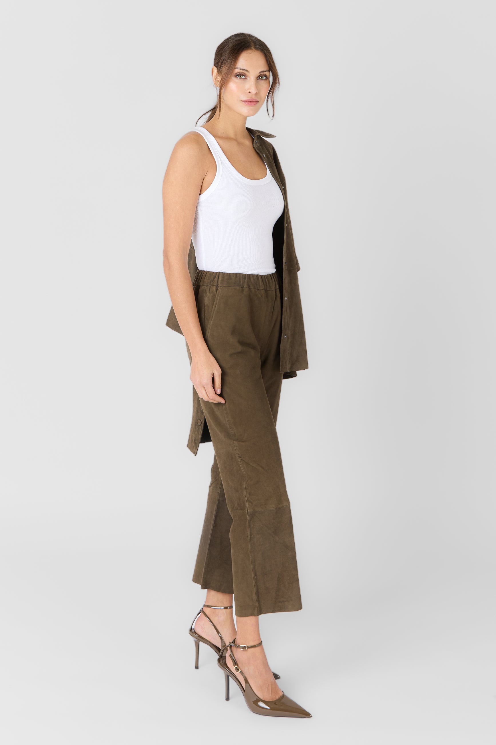 SARA PANT VS KHAKI