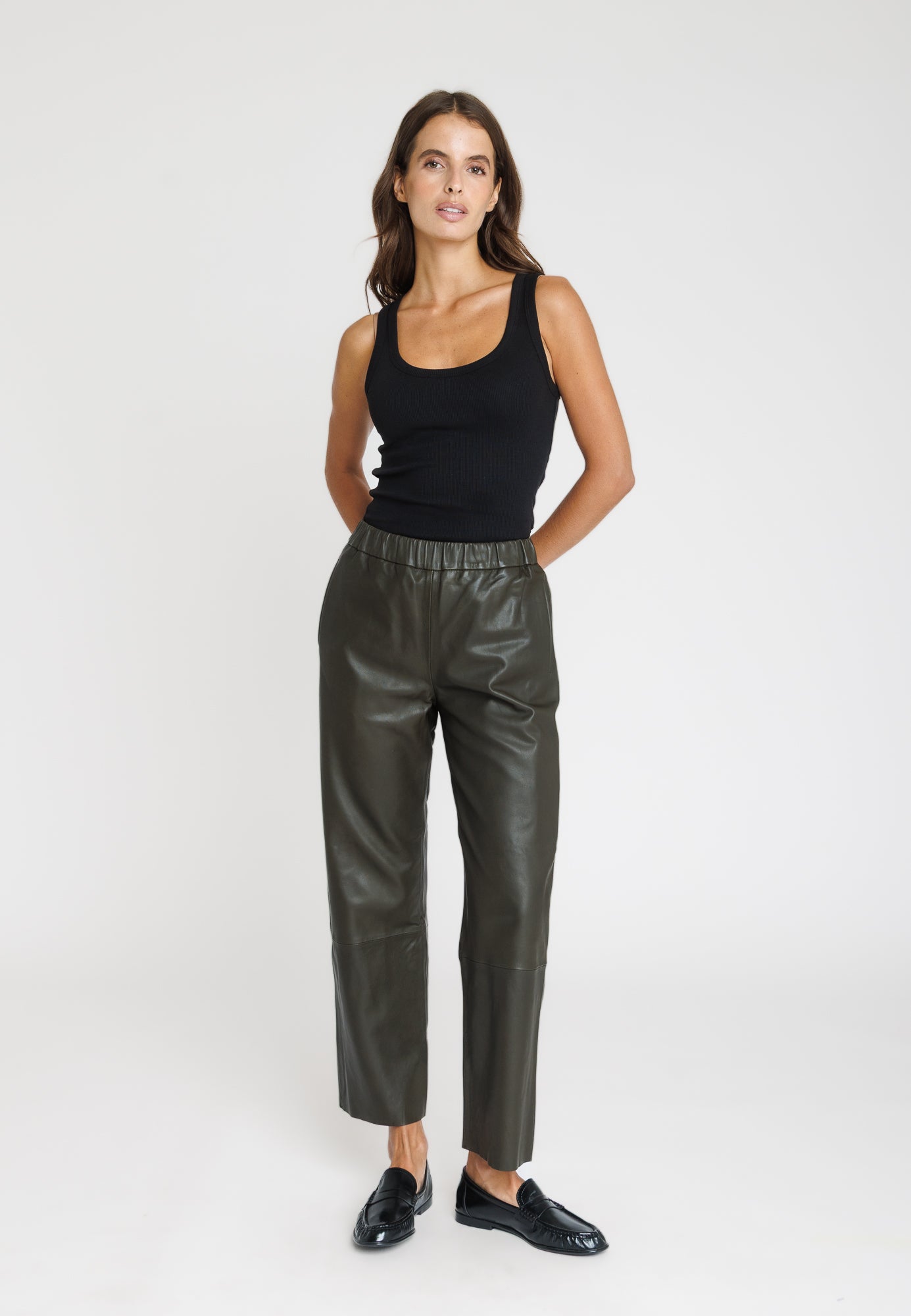 Pantalon cuir SARAH PANT KAKI - vue detail - Serge Pariente Paris