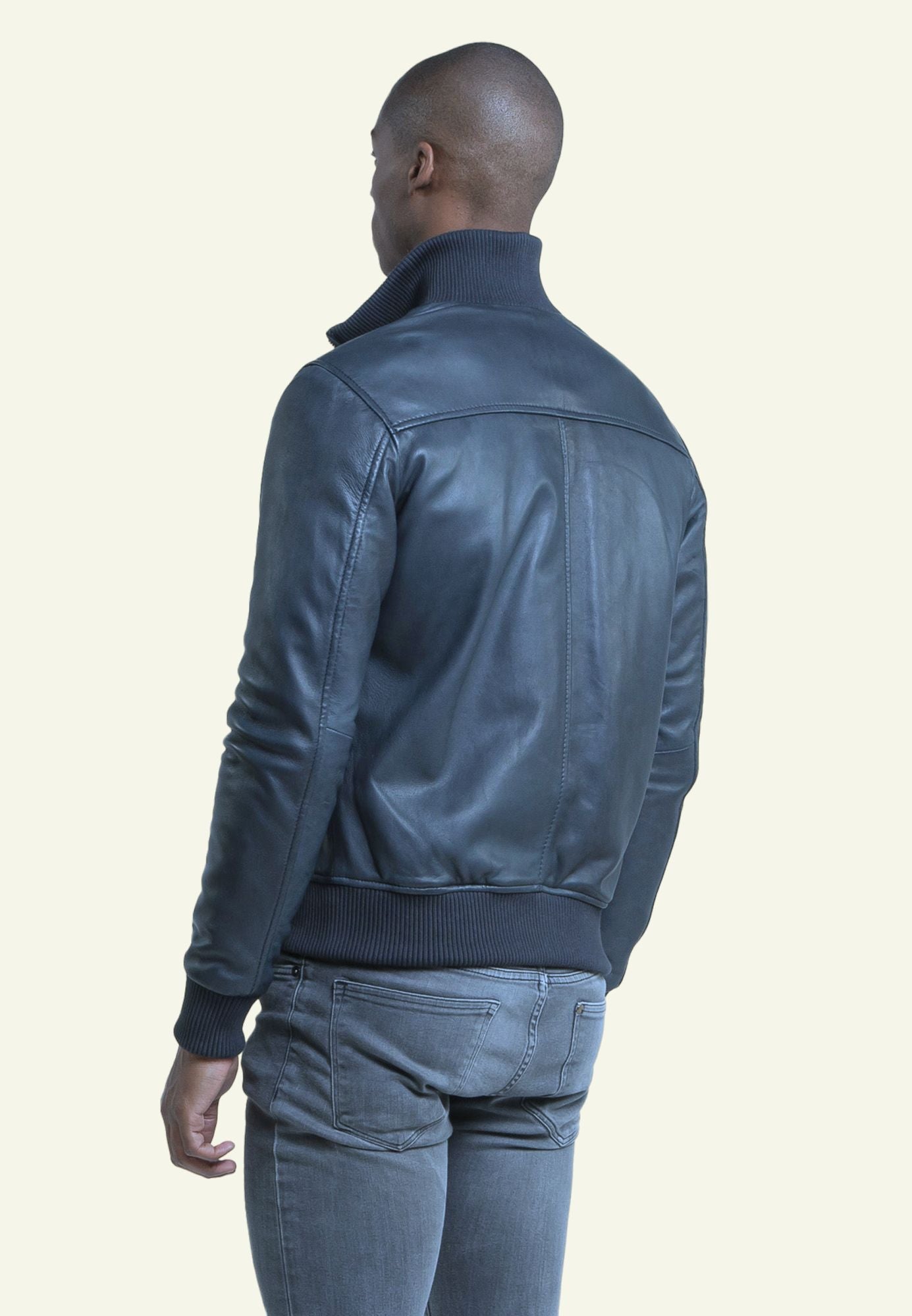 Détail finitions tricot ton sur ton PAROS BLUE — Serge Pariente