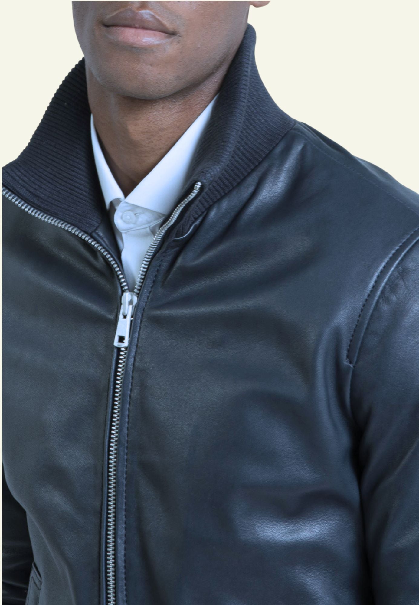 PAROS BLUE porté homme blouson cuir bleu — Serge Pariente Paris