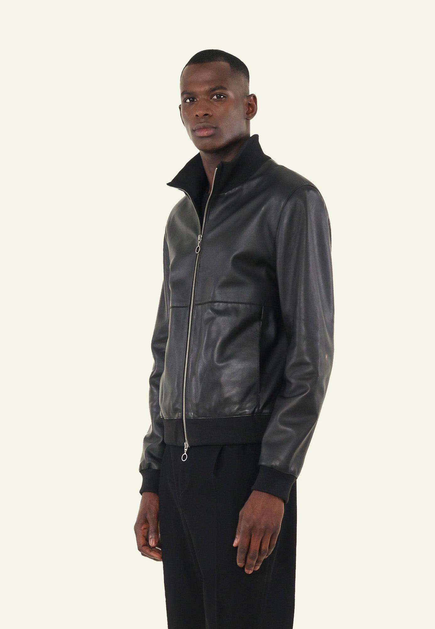 DISCRET BLACK