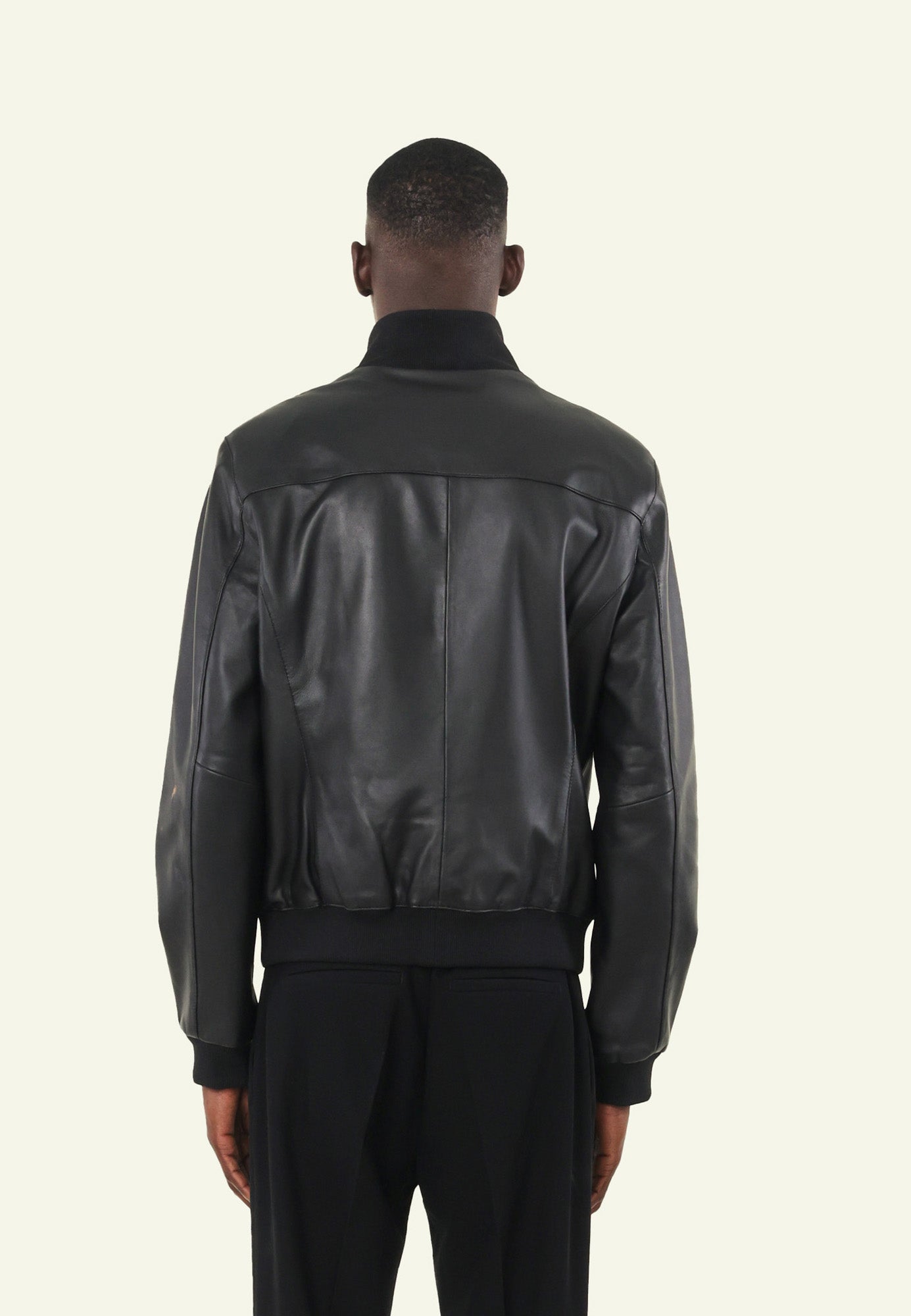 DISCRET BLACK
