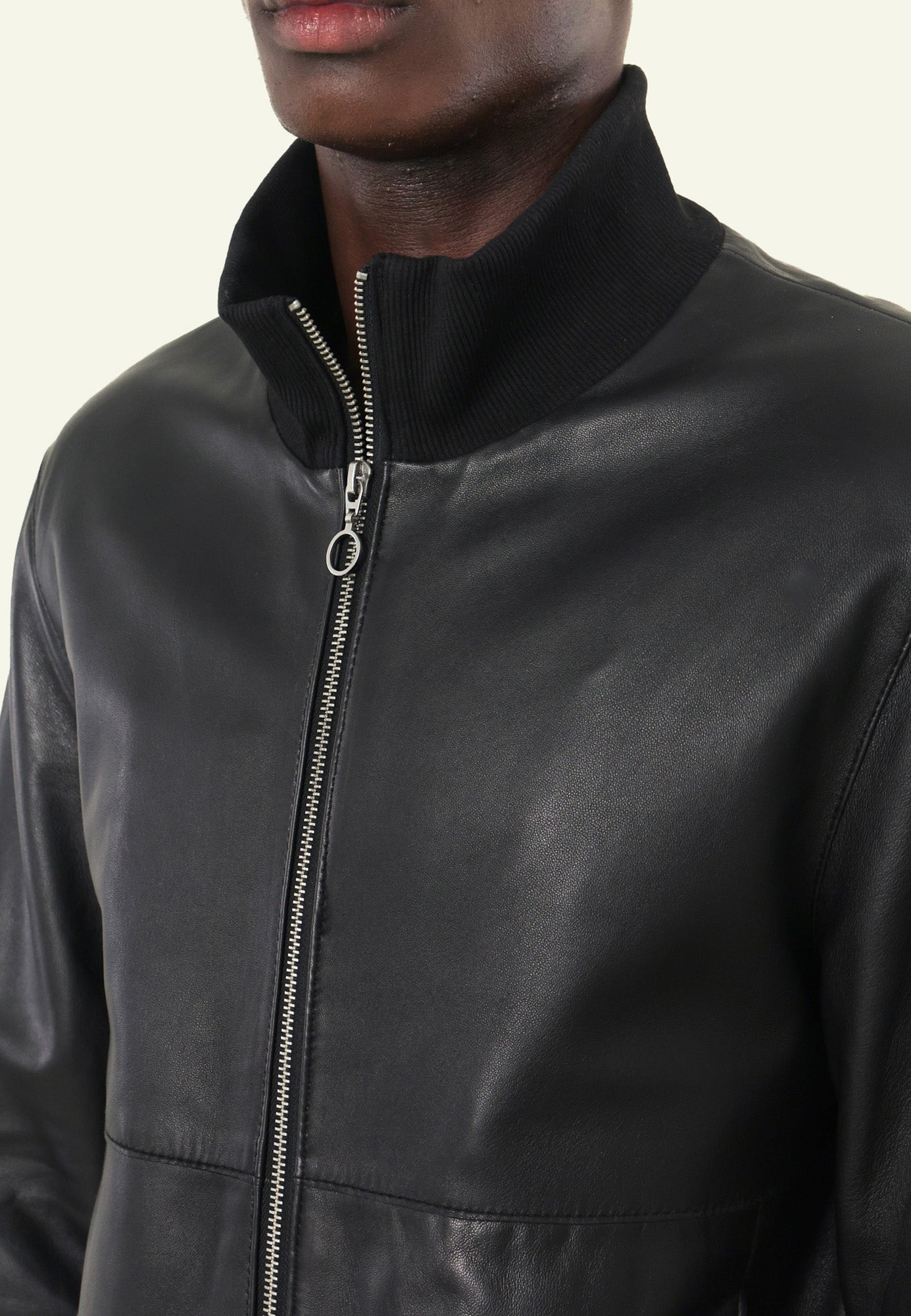 DISCRET BLACK