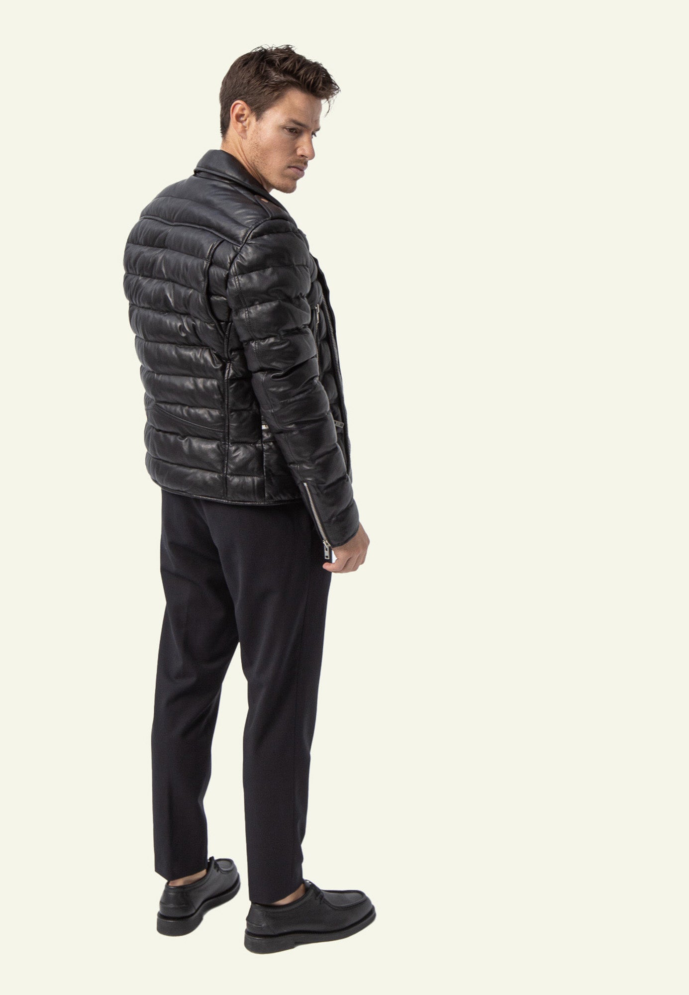 Magnetyczny czarny puffer