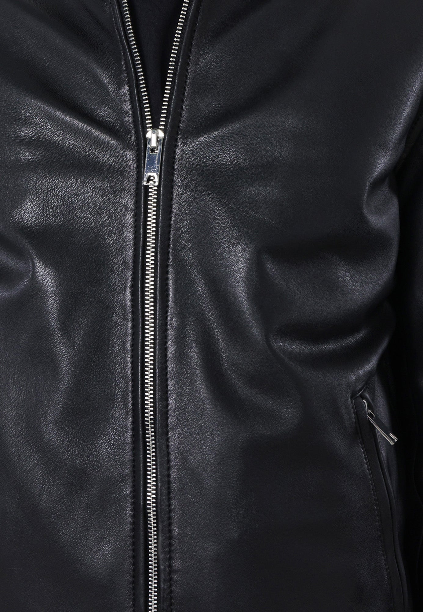 Bomber cuir BONBON BLACK vue côté — Serge Pariente Paris