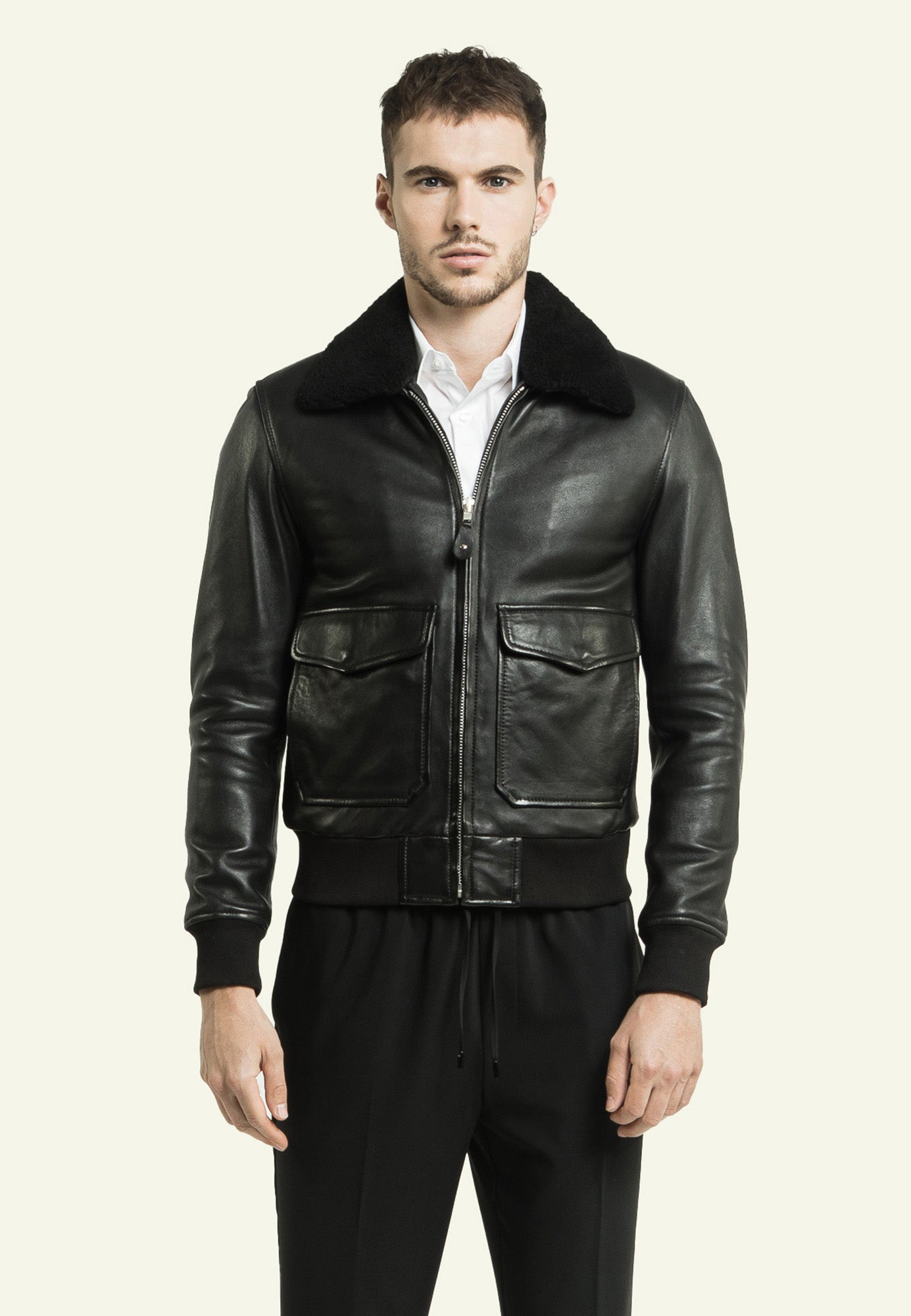Détail col fourrure STYLE 18 BLACK cuir mouton — Serge Pariente
