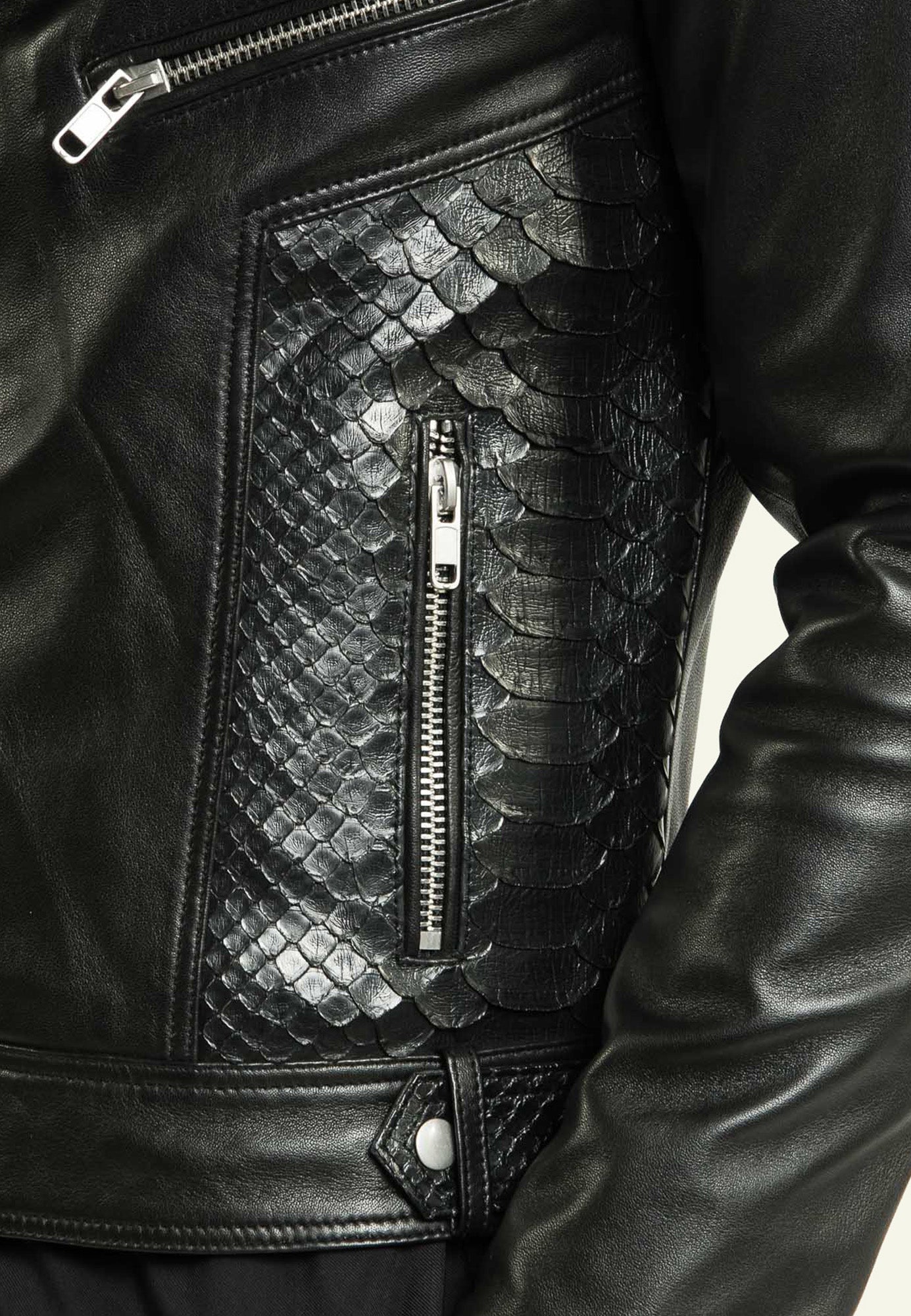 PREDATOR PYTHON BLACK porté homme — Serge Pariente Paris