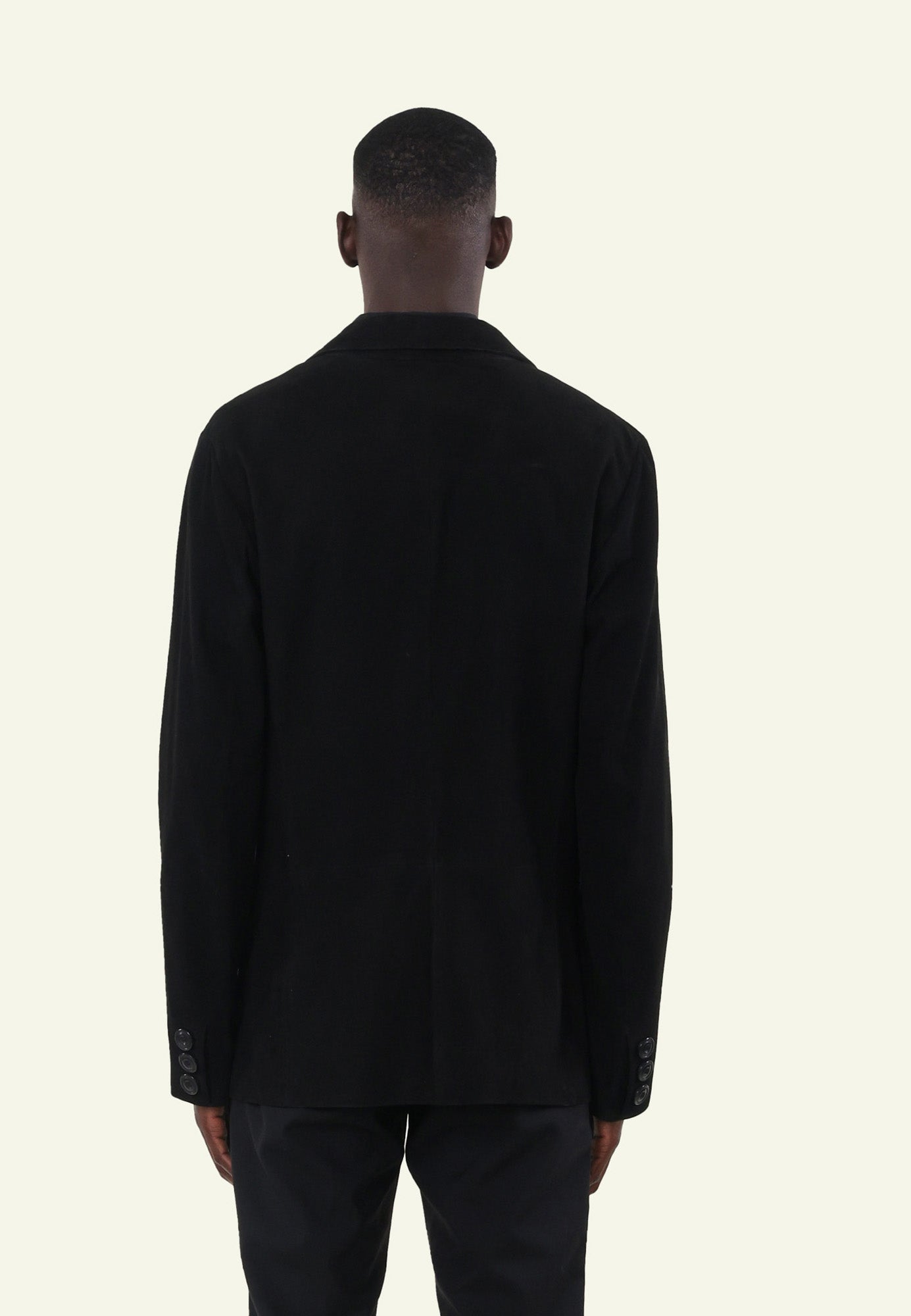 BLAZER VS BLACK porté homme blazer daim noir — Serge Pariente Paris