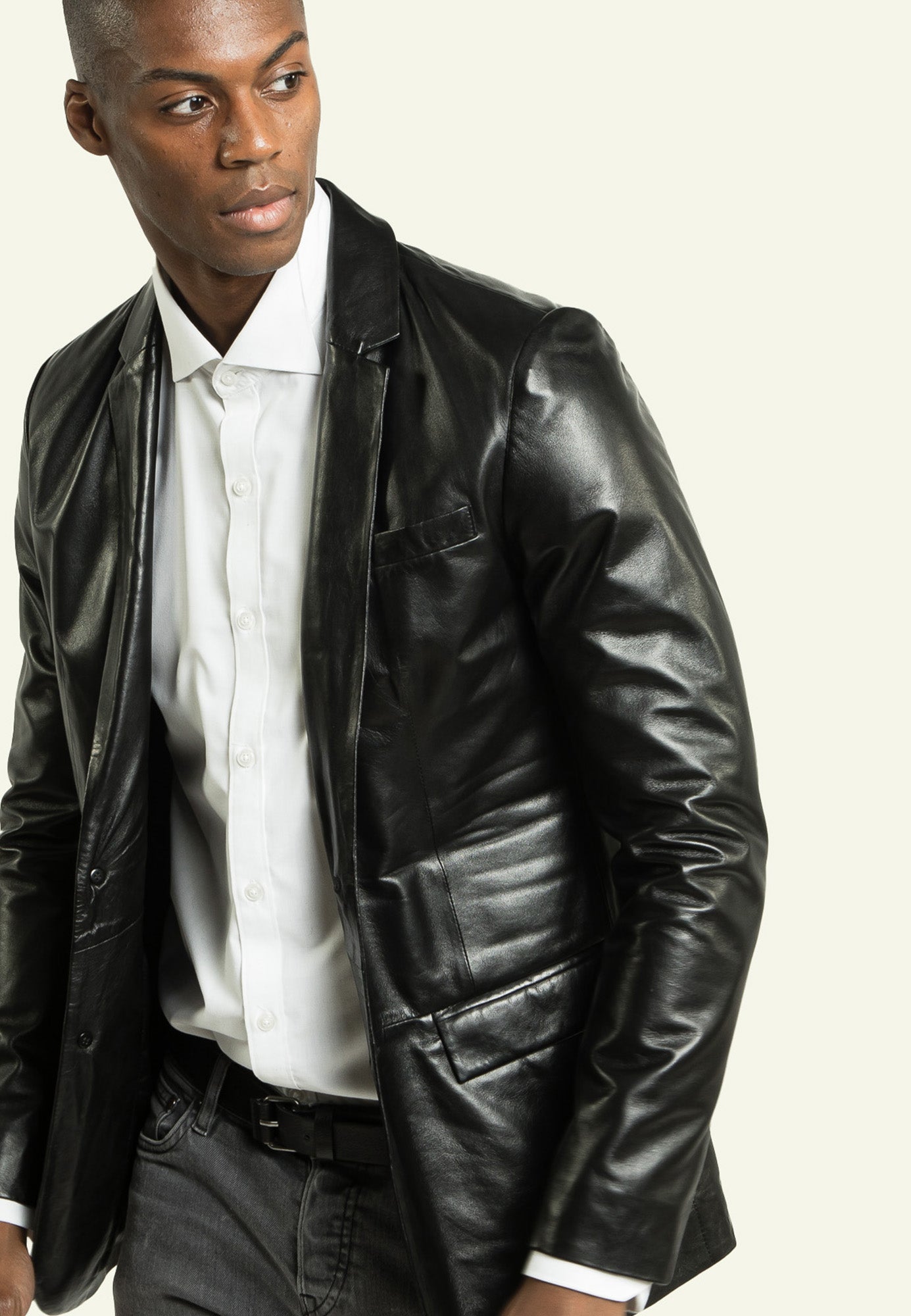 BLAZER MERGE BLACK porté homme blazer cuir — Serge Pariente Paris