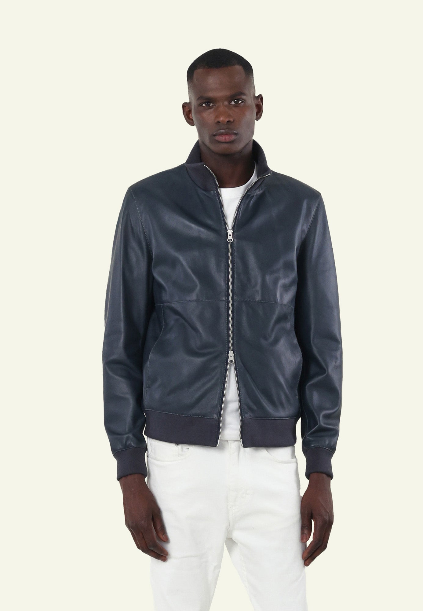 Blouson cuir DISCRET BLUE vue détail complémentaire — Serge Pariente Paris