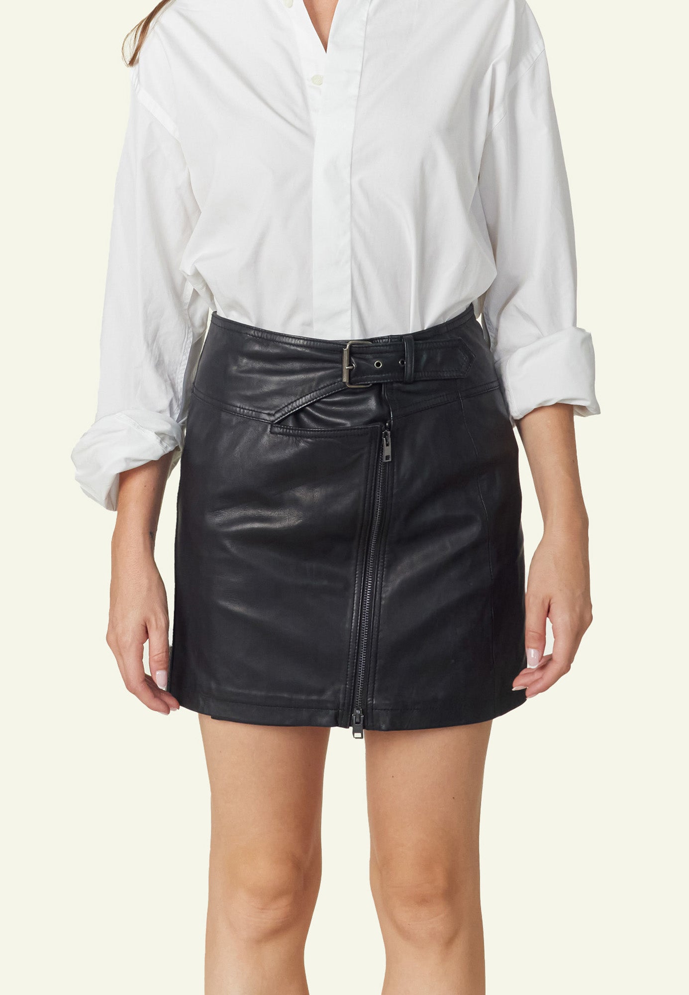 SKIRT BLACK vue dos jupe cuir mouton courte — Serge Pariente Paris
