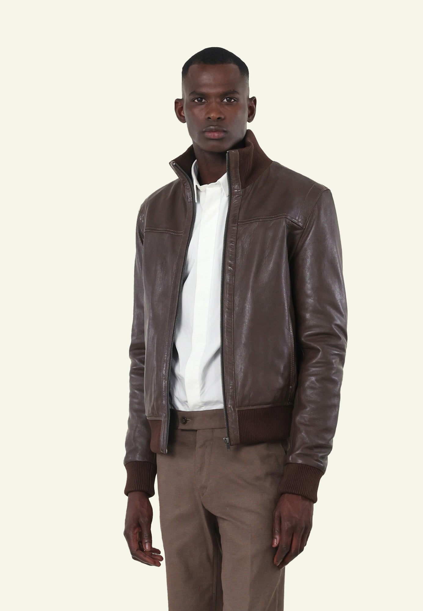 SOUL BOMBER NF MOCCA porté homme — Serge Pariente Paris