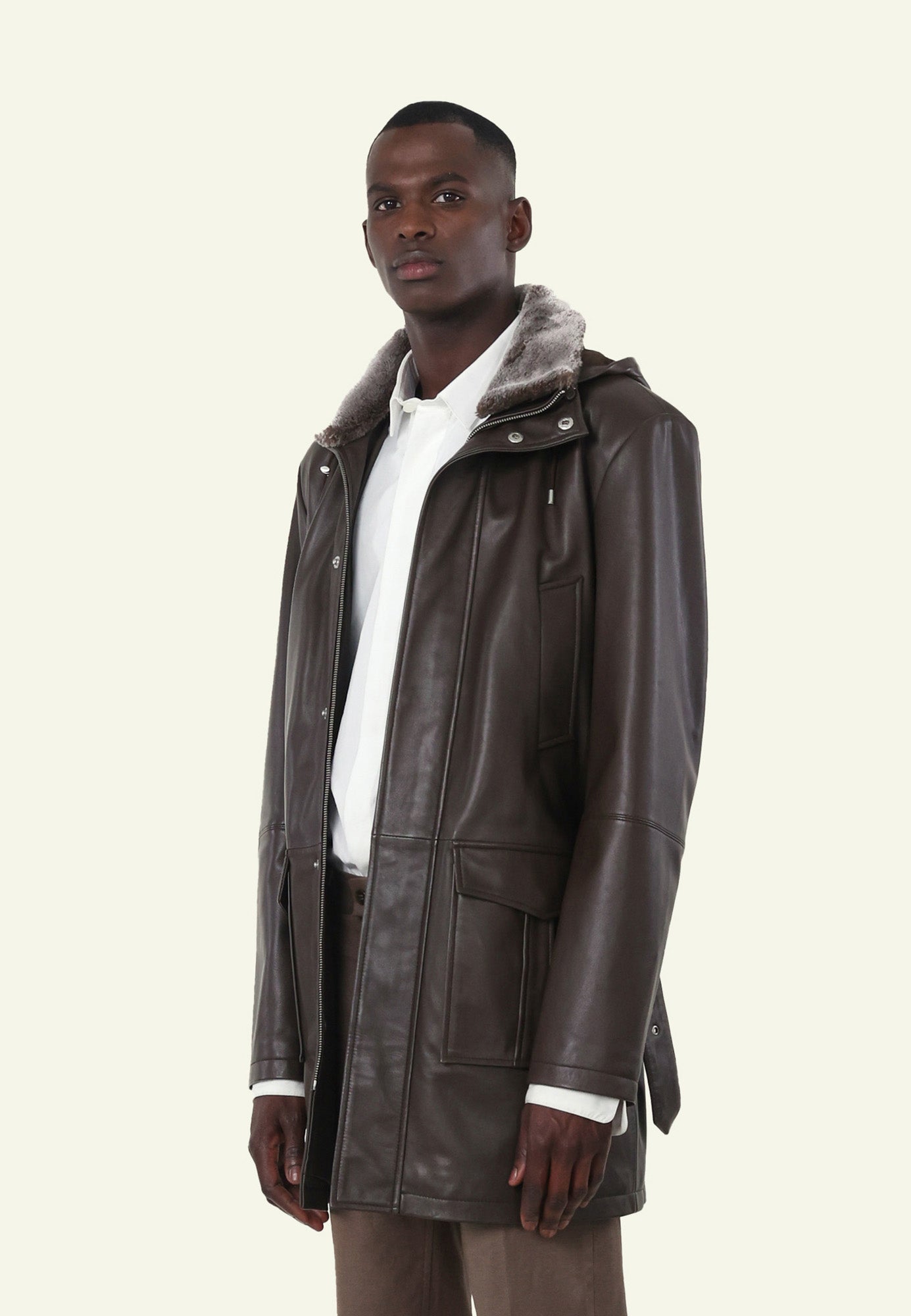 Détail col JUAN BROWN cuir mouton brun — Serge Pariente Paris