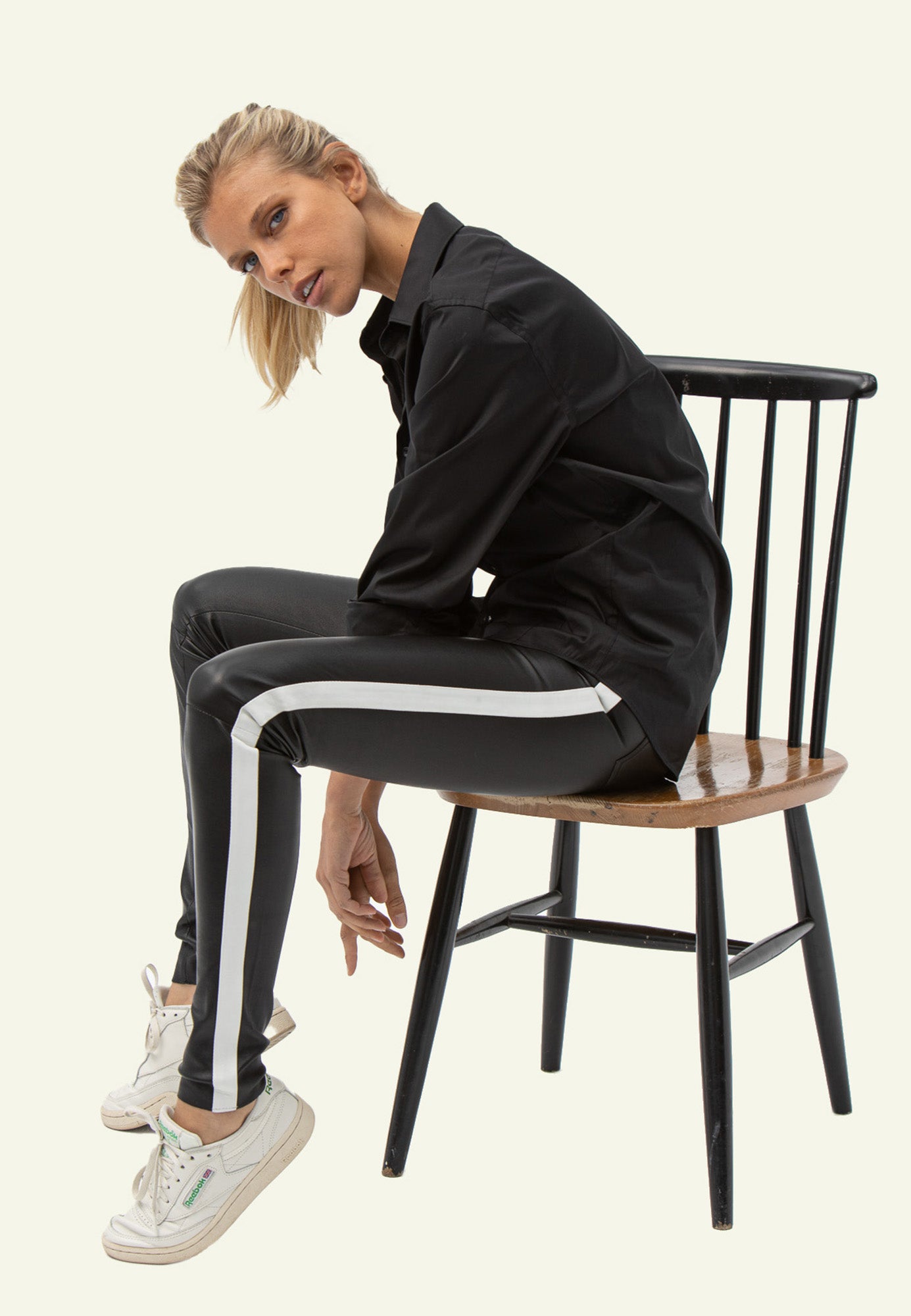 Pantalon cuir SEXY HEAVY STRIP vue côté — Serge Pariente Paris