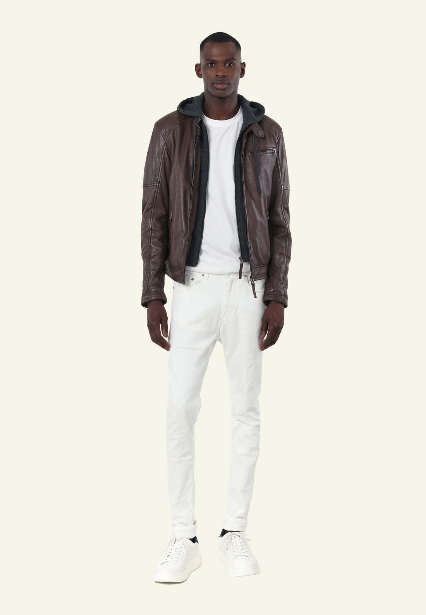 Blouson cuir IORA HOOD MOCCA ANTHRACITE vue portée complémentaire — Serge Pariente Paris