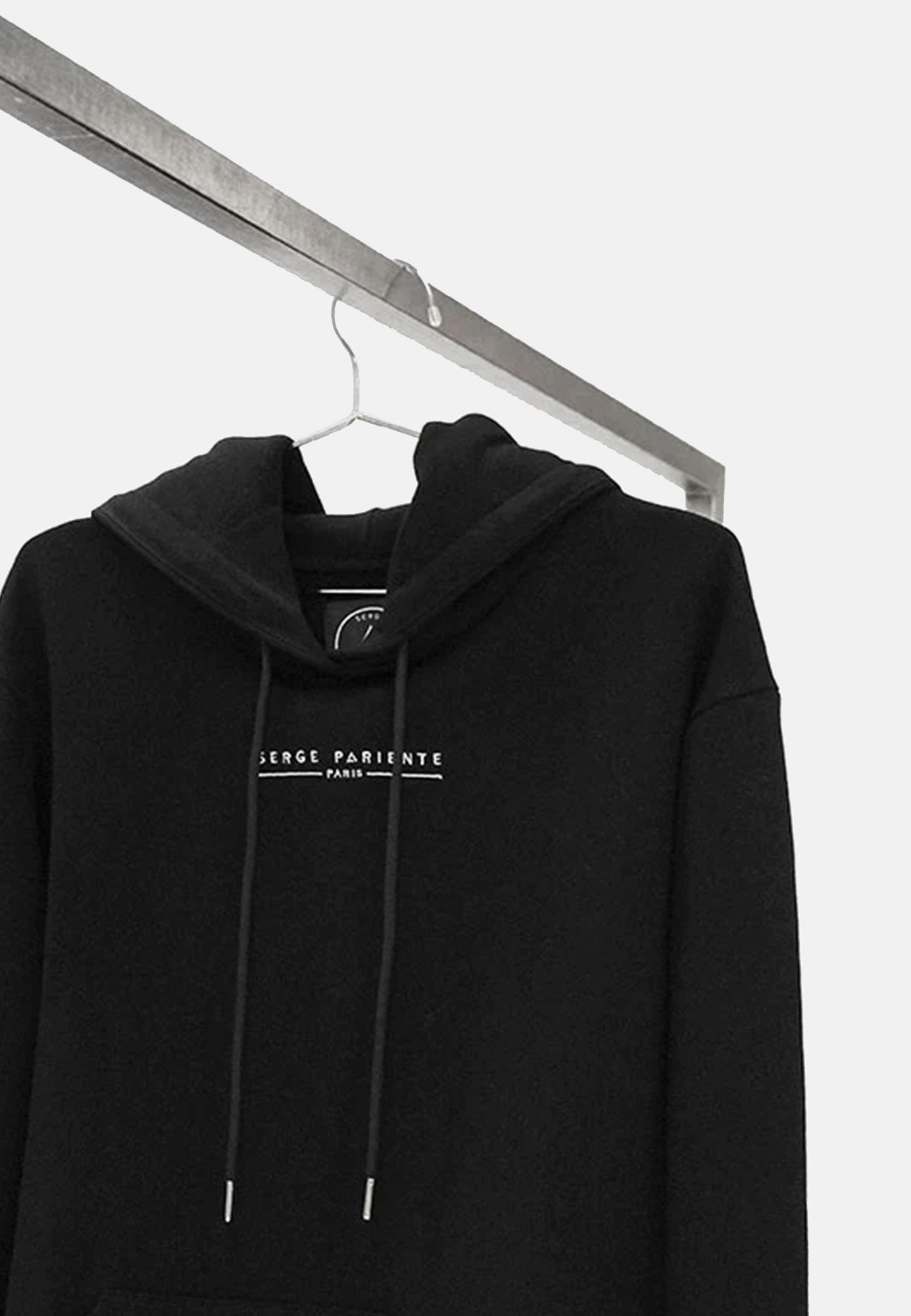 Détail broderie logo Serge Pariente Paris HOODIE SP2 — Serge Pariente