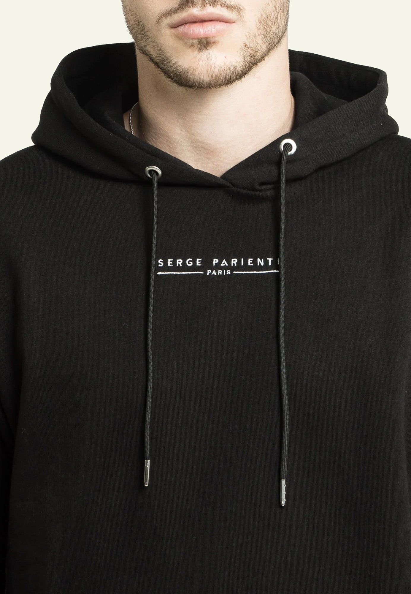 Sweat capuche HOODIE SP2 BLACK vue portée complémentaire — Serge Pariente Paris