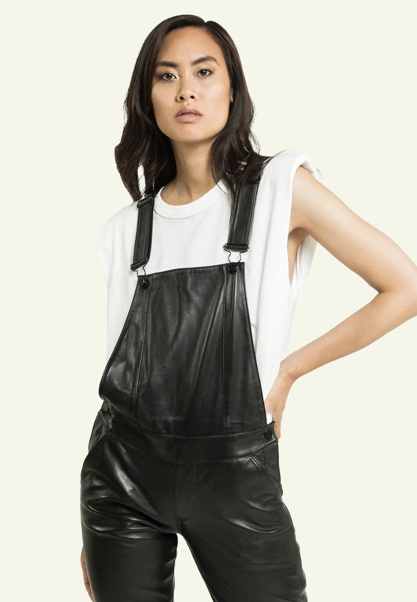 Salopette cuir SALOPETTE BLACK portée femme — Serge Pariente Paris