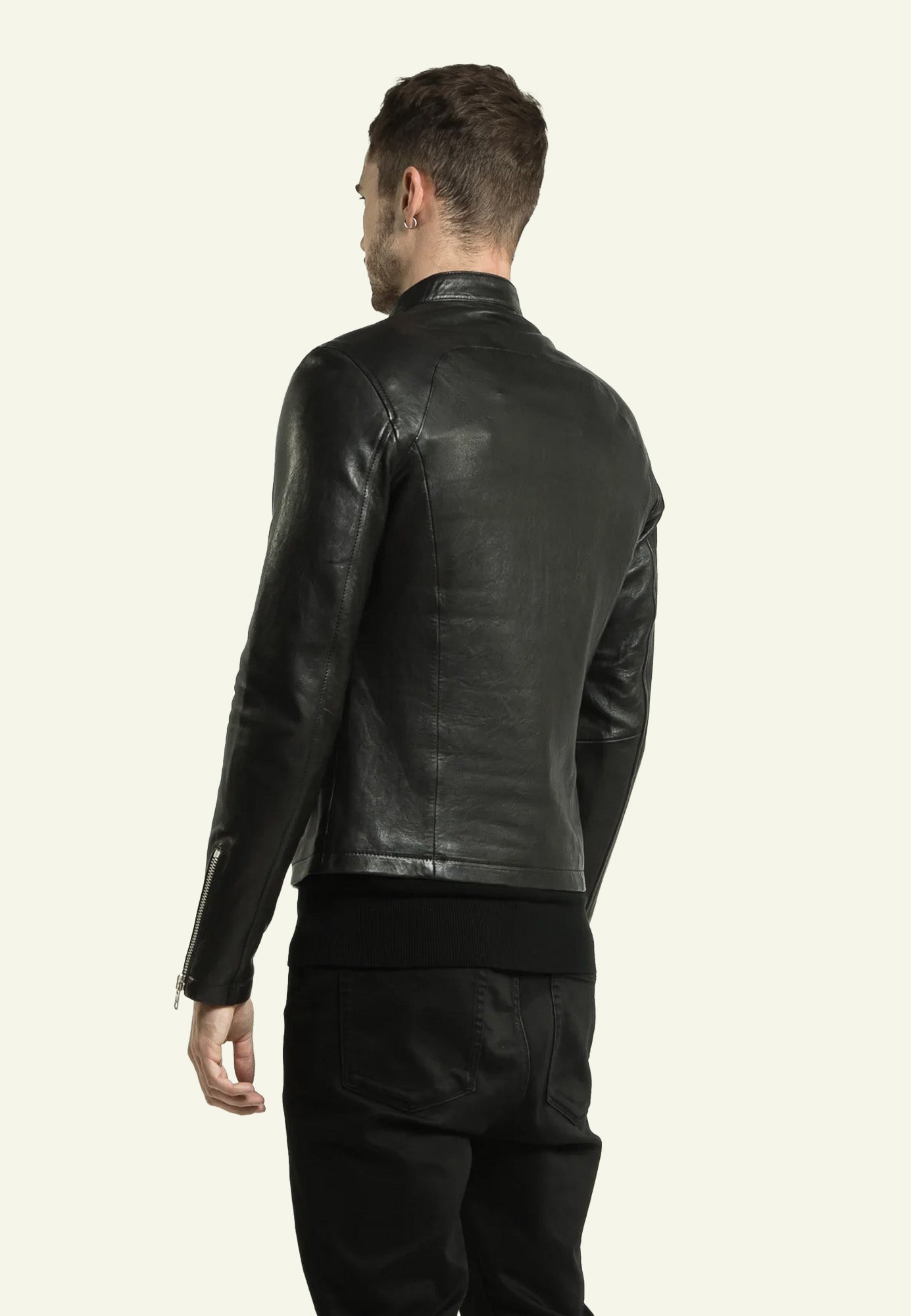 STYLE 20 porté homme veste cuir mouton noir — Serge Pariente Paris