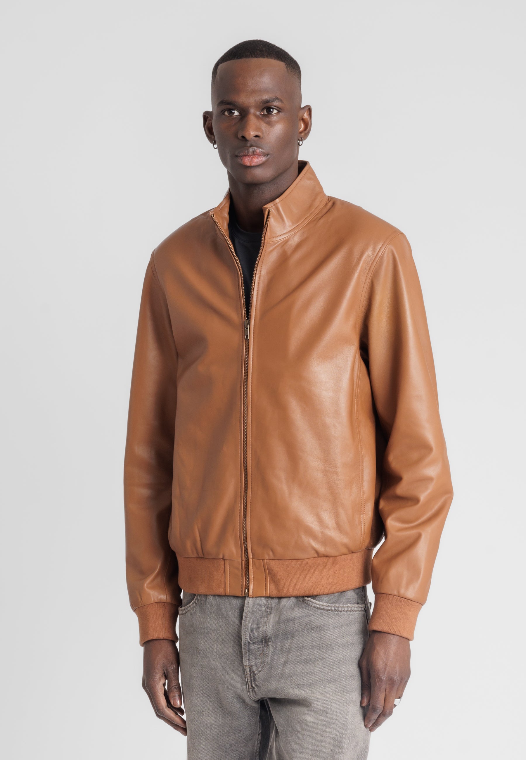 Blouson cuir EXPO COGNAC - vue portee - Serge Pariente Paris