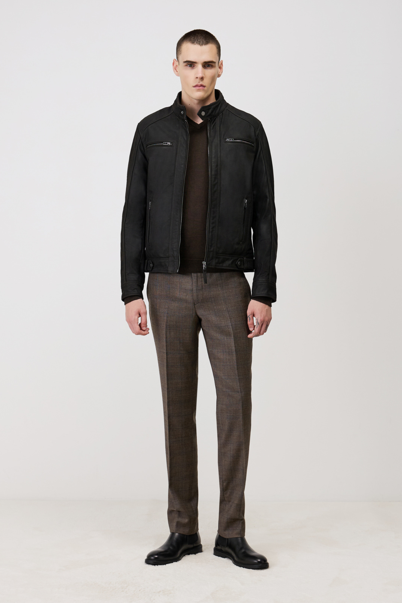 Blouson capuche cuir buffle ERICO HOOD BUFF CASINO BROWN - vue detail - Serge Pariente Paris