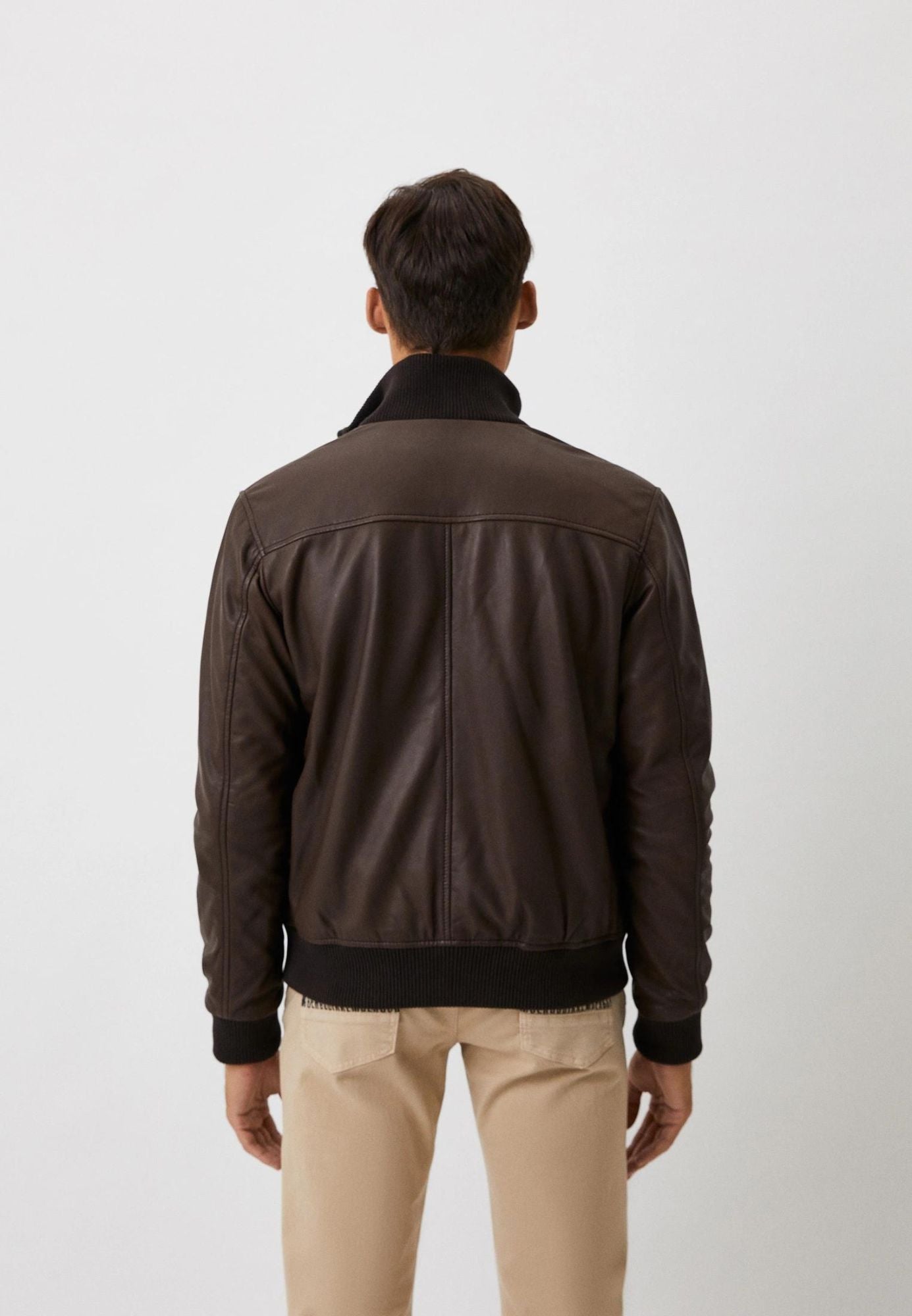 Détail finitions tricot ton sur ton PAROS BROWN — Serge Pariente