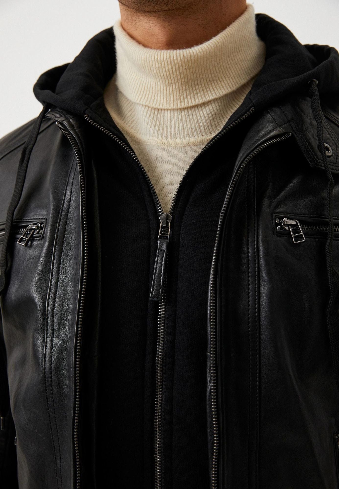 ERICO HOOD NF BLACK porté homme blouson cuir — Serge Pariente Paris