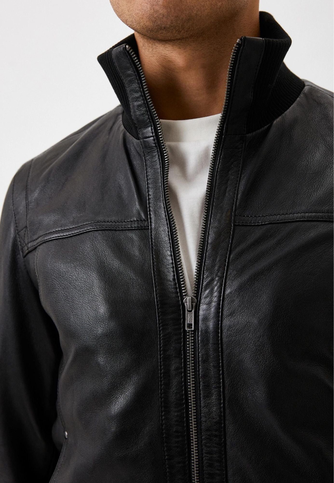 SOUL BOMBER NF BLACK porté homme bomber cuir — Serge Pariente Paris