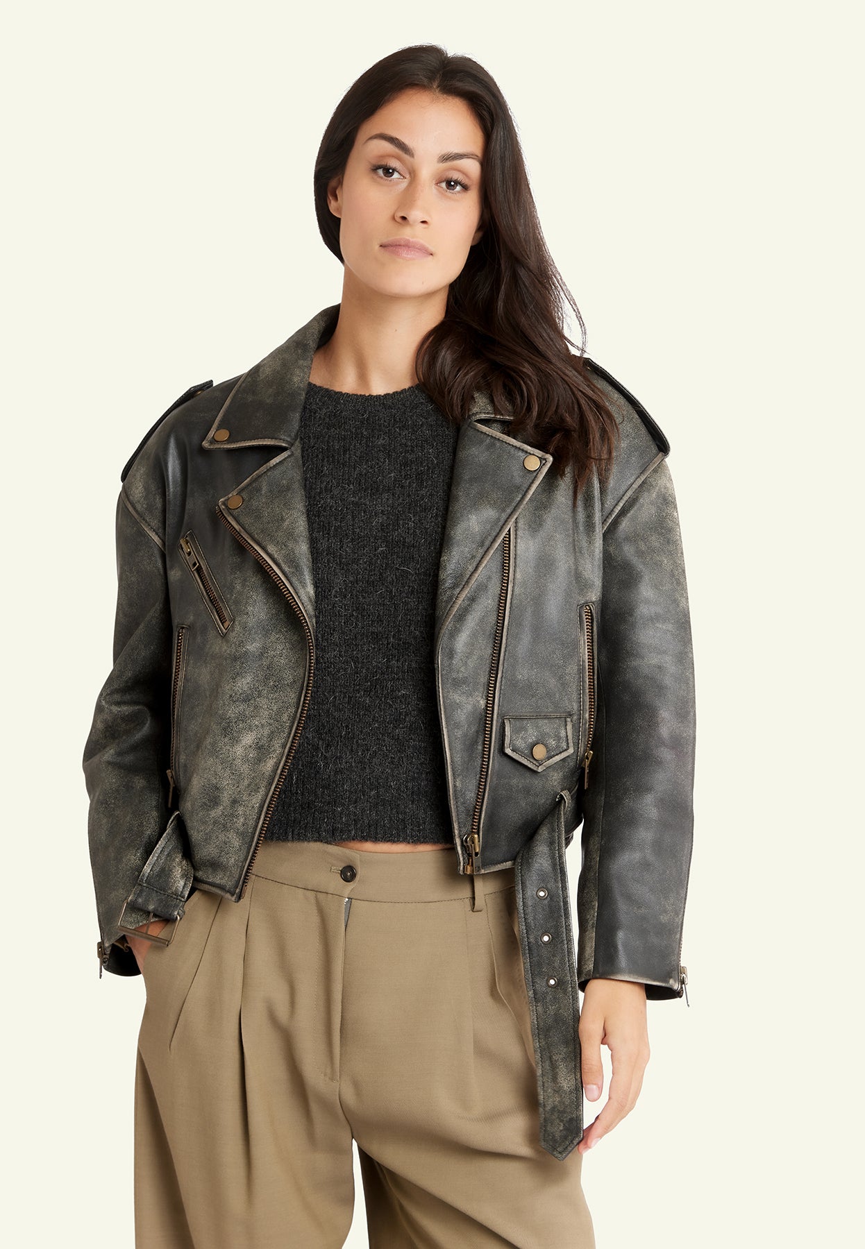 Gilet cuir STEF CHARCOL BEIGE - vue portee - Serge Pariente Paris