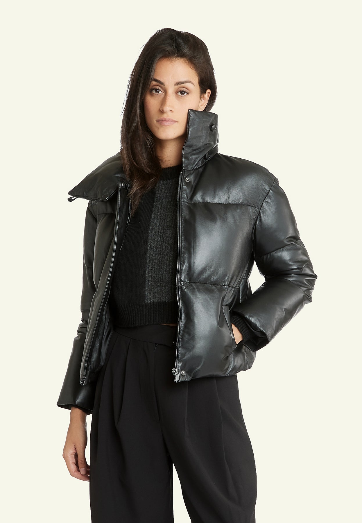 Détail col zip JUNE BLACK cuir mouton — Serge Pariente Paris