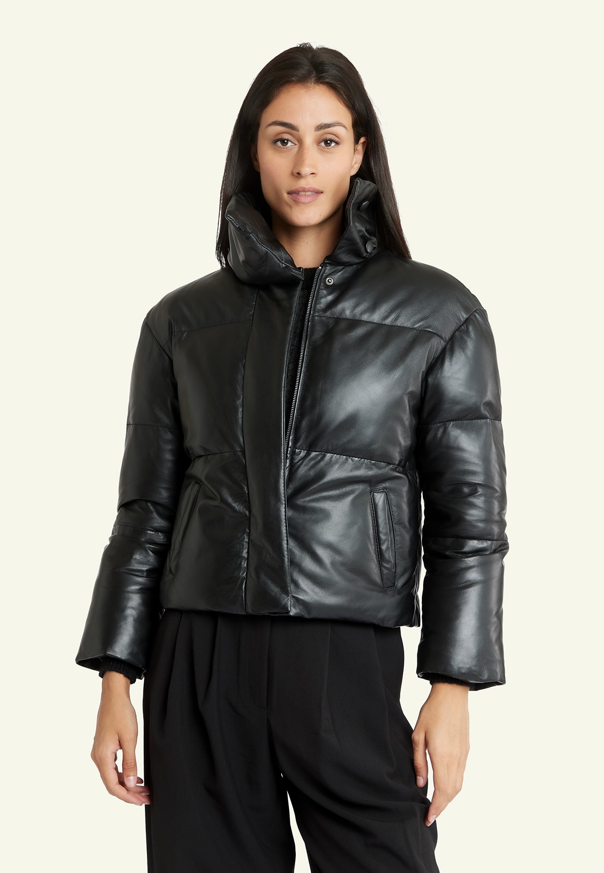 Blouson cuir JUNE BLACK vue côté — Serge Pariente Paris