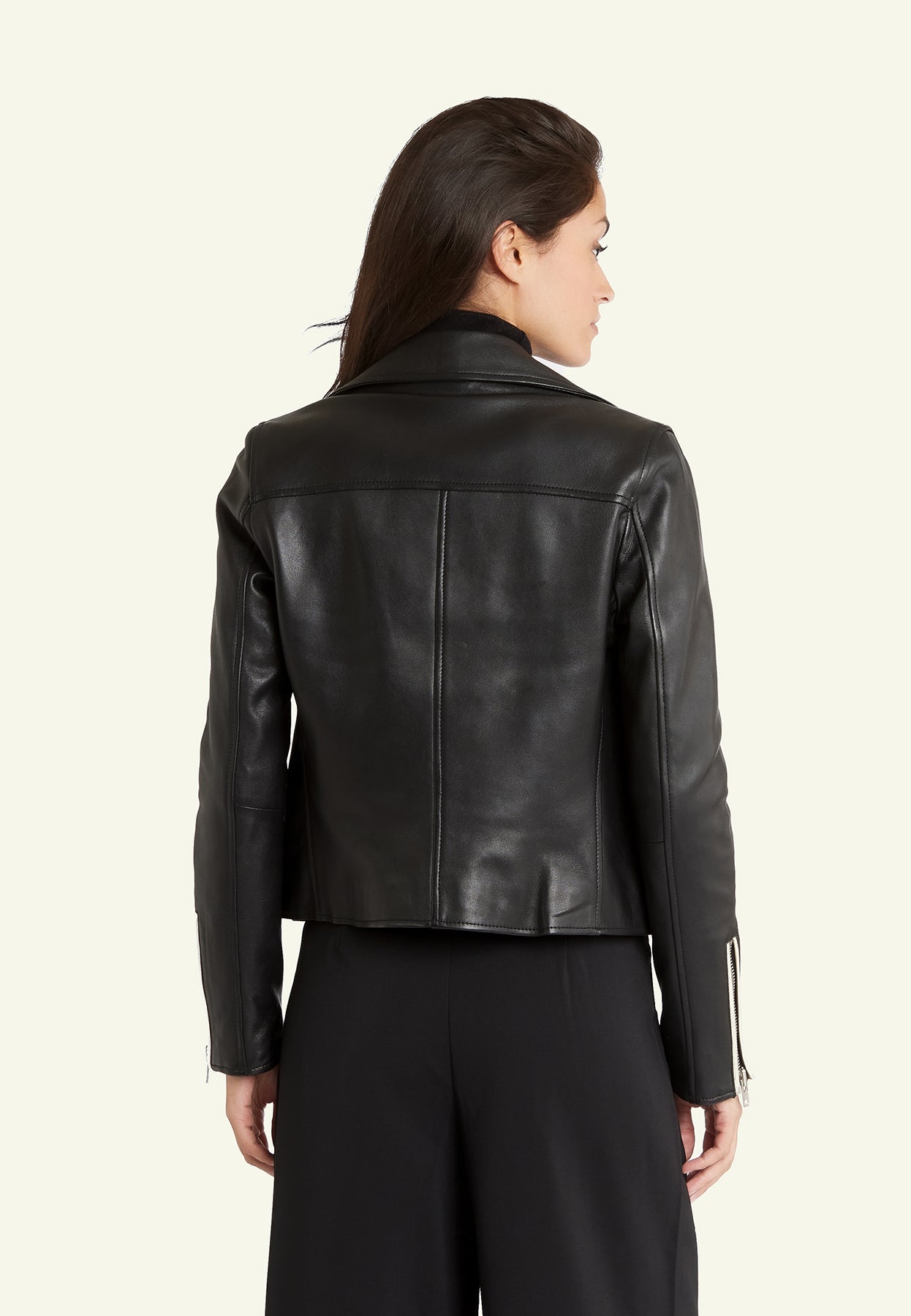 Veste cuir ALEXIA BLACK LIGHT SILVER - vue portee - Serge Pariente Paris