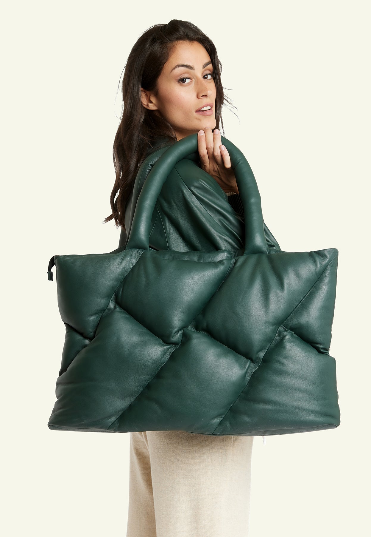 Sac cuir PILLOW BAG GREEN - vue detail - Serge Pariente Paris