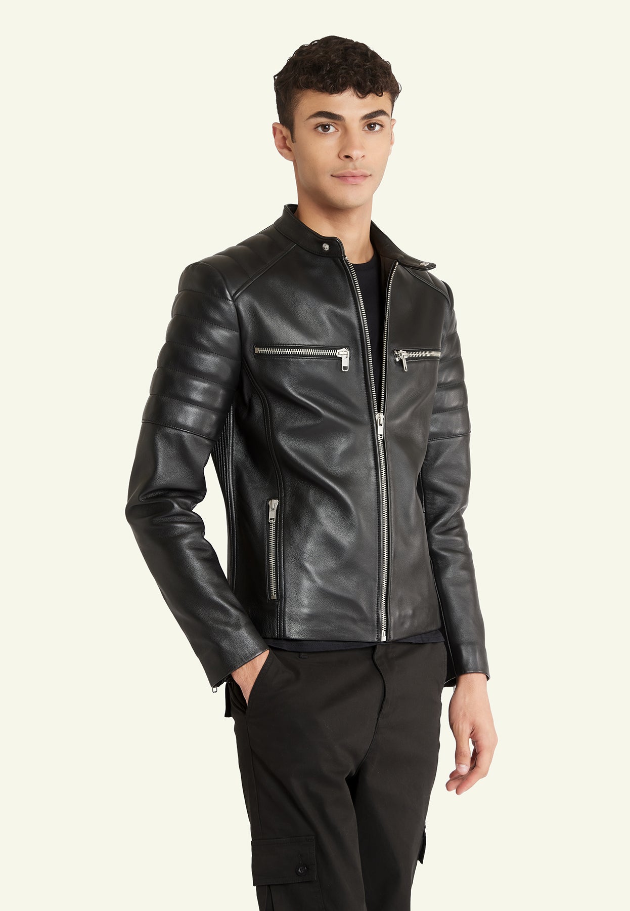 Blouson cuir WARRIOR BLACK vue côté — Serge Pariente Paris