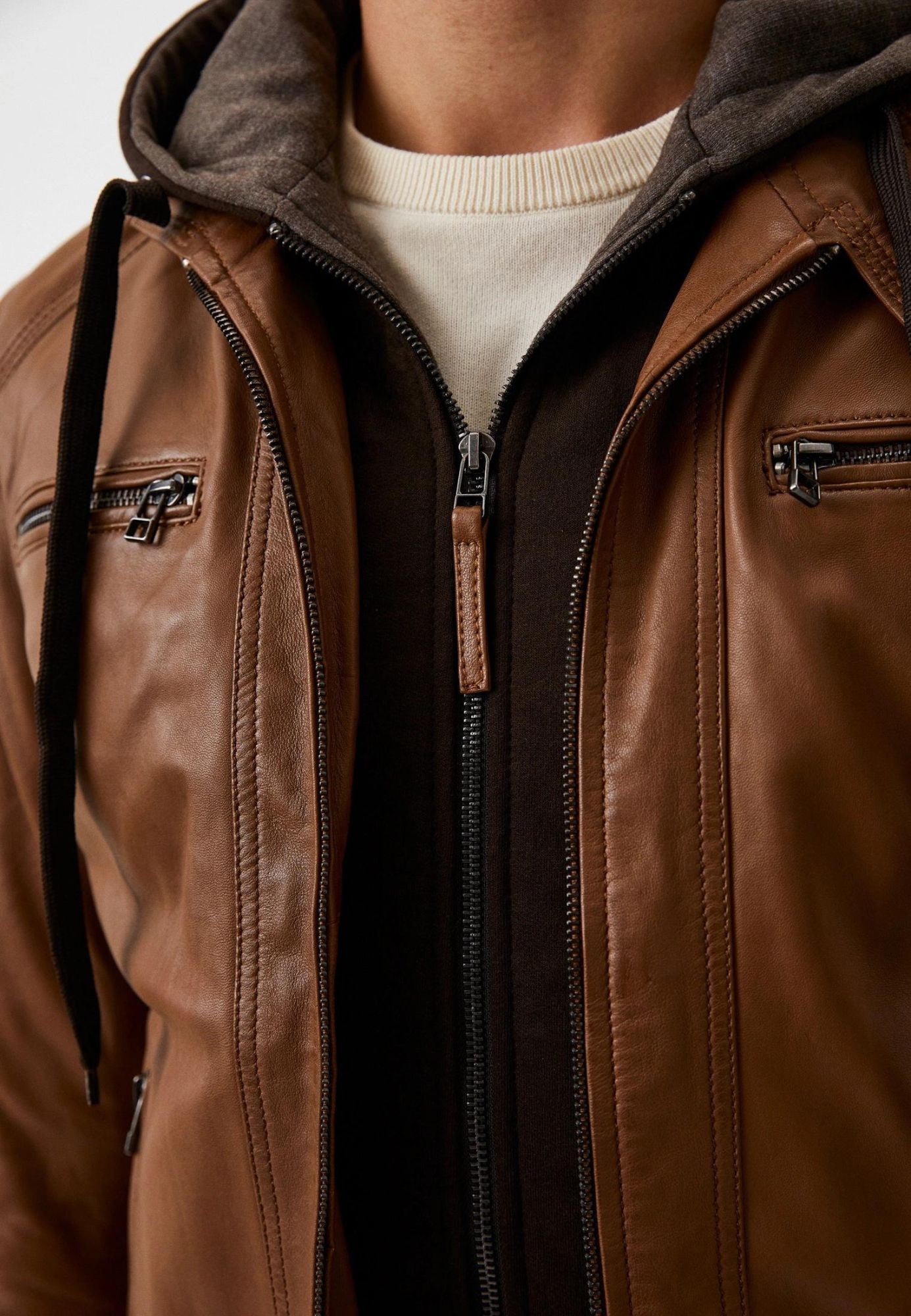 ERICO HOOD NF OXBLOOD porté homme blouson cuir — Serge Pariente Paris
