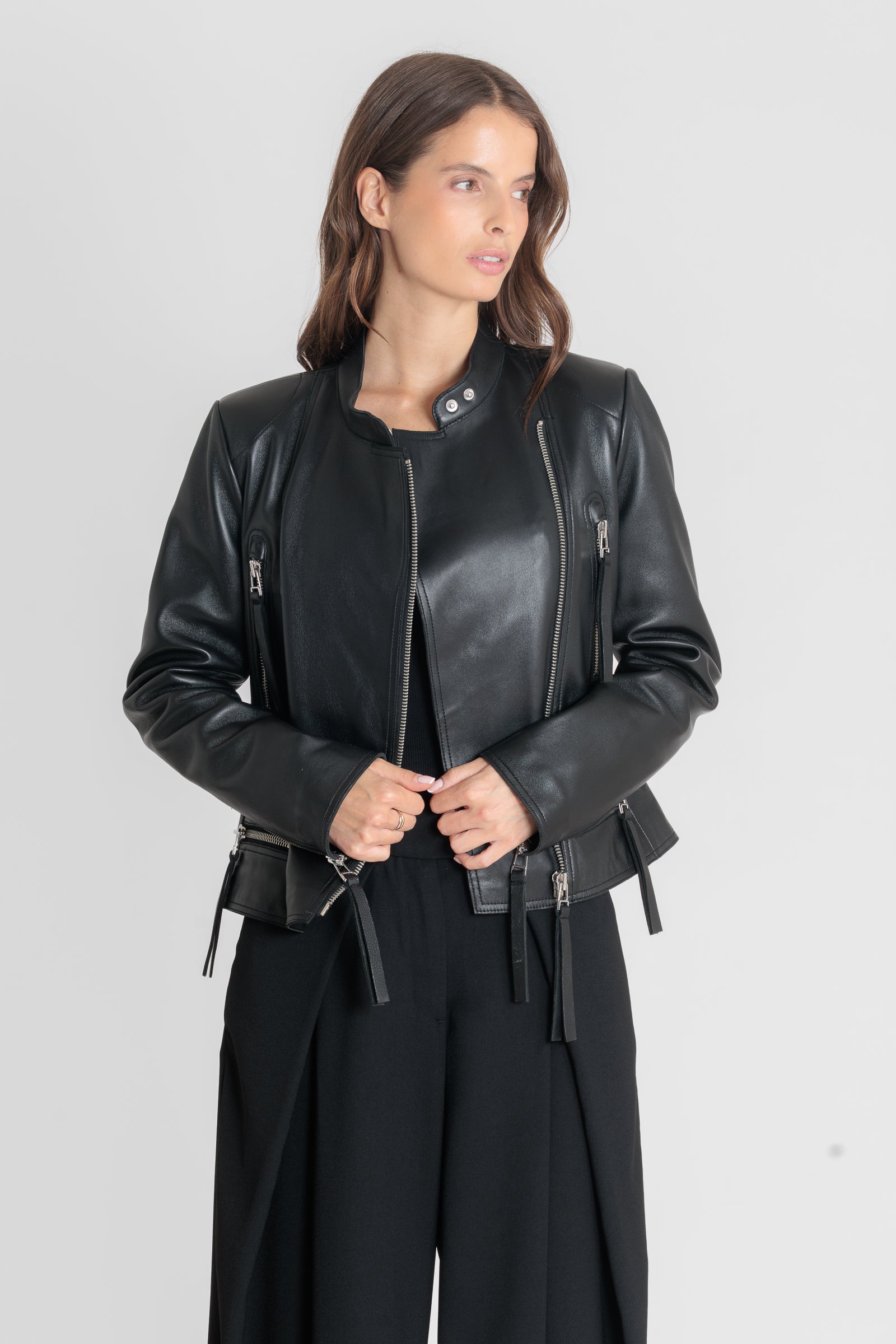 Blouson cuir VEA BLACK - vue detail - Serge Pariente Paris