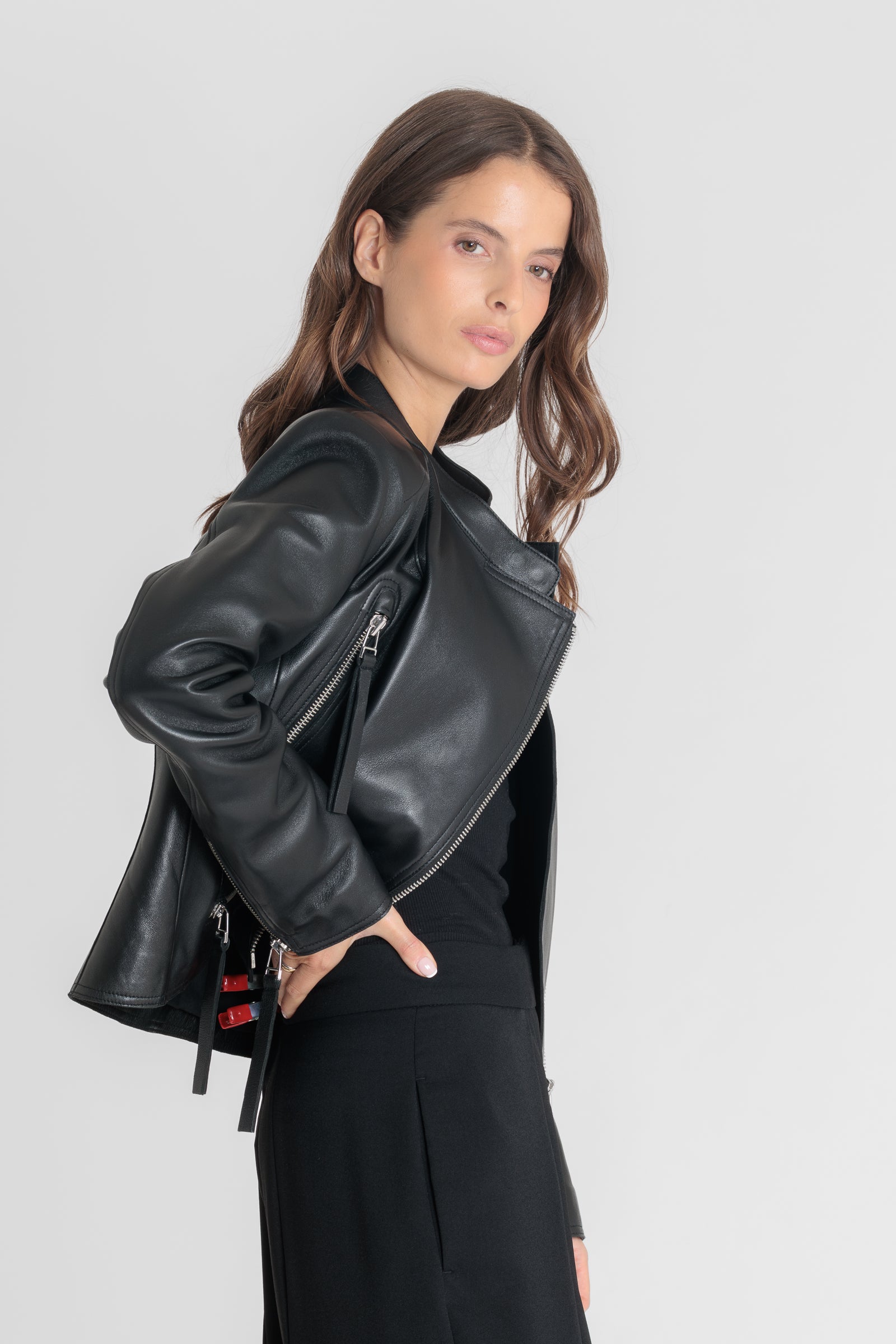 Blouson cuir VEA BLACK - vue portee - Serge Pariente Paris