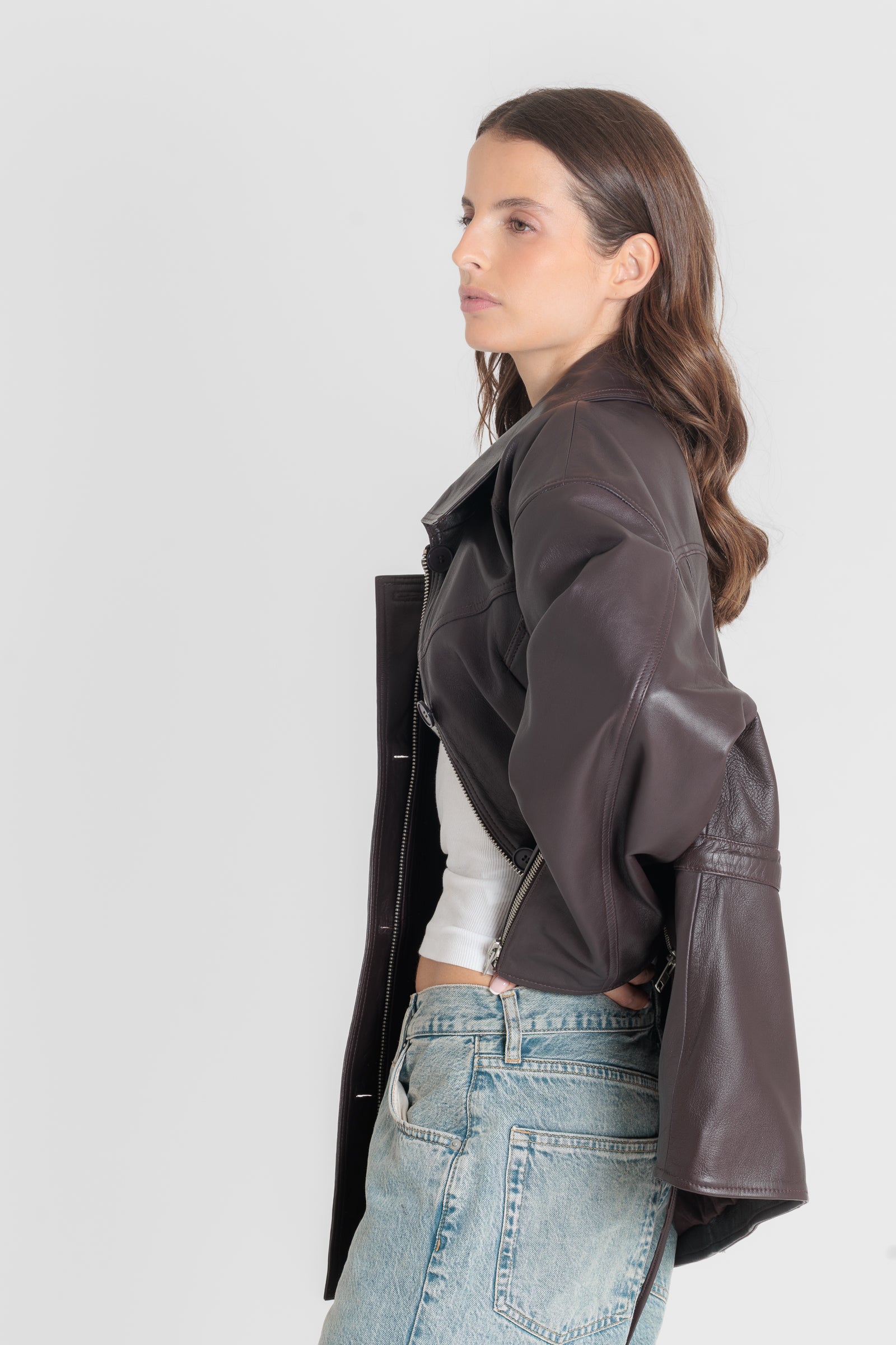 Blouson cuir CARLA DARK WINE - vue portee - Serge Pariente Paris