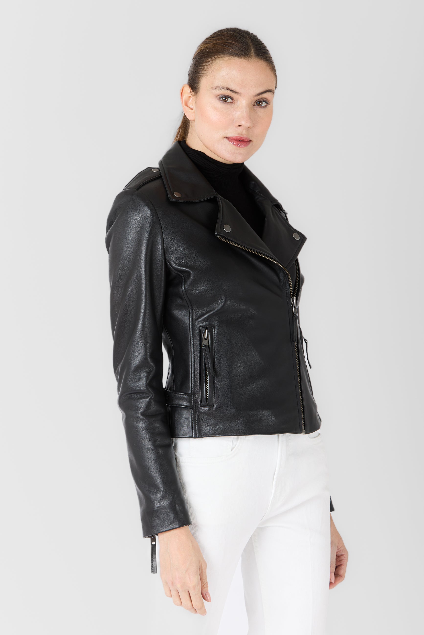 CITY GIRL NF BLACK portée femme veste cuir — Serge Pariente Paris