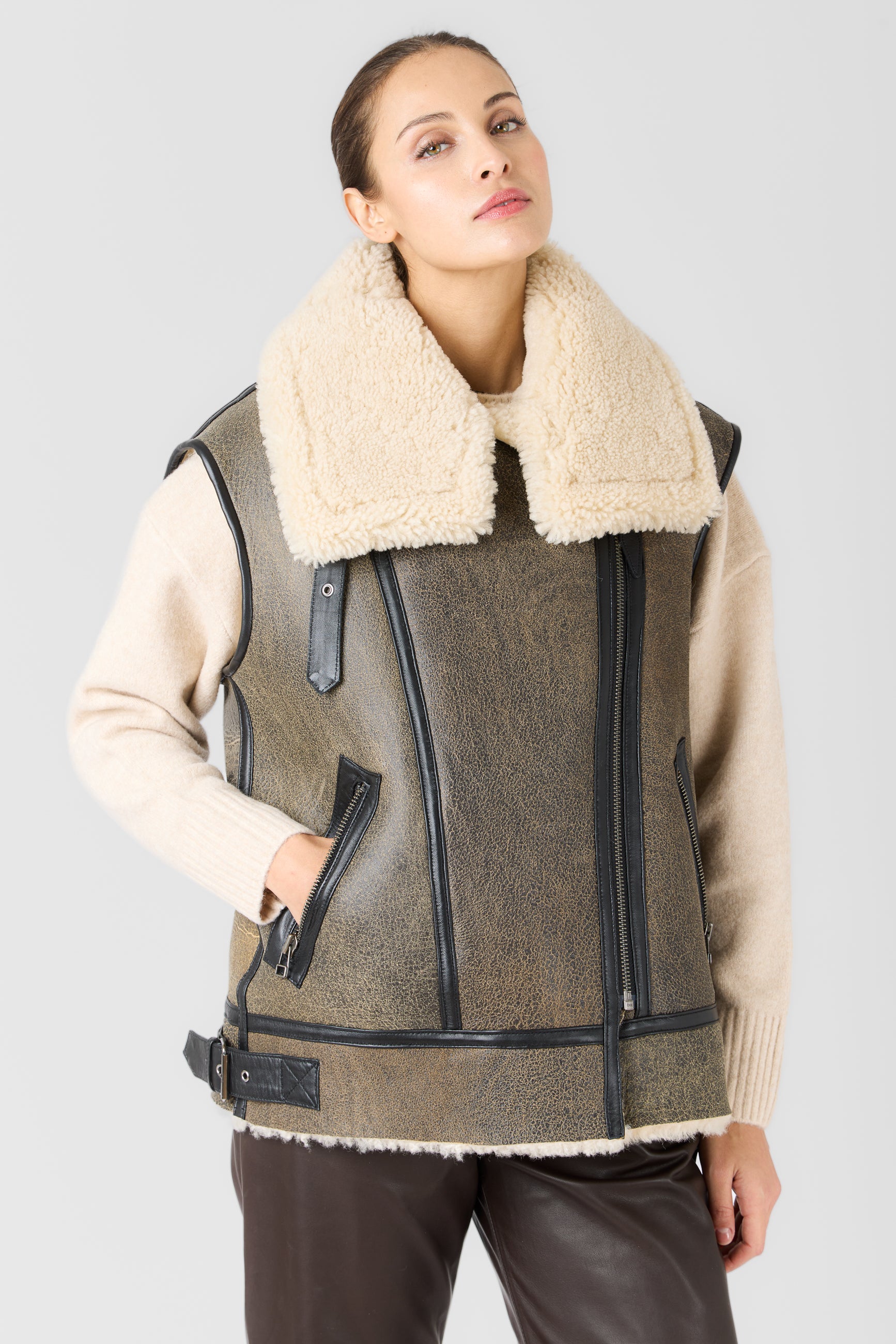Gilet cuir finition used CHRISTELLE GILET USED - vue detail - Serge Pariente Paris