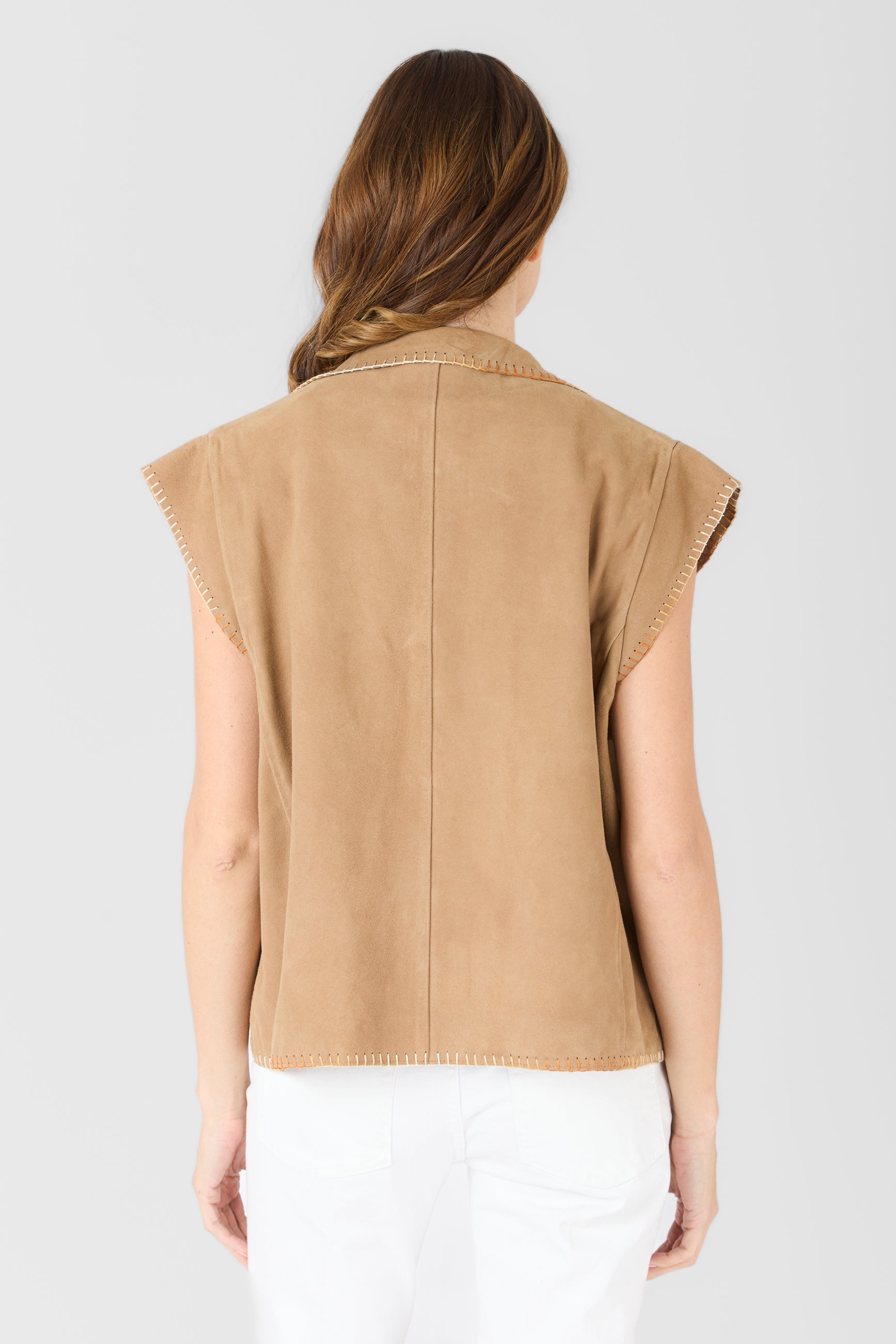 Gilet daim SARAH VEST VS BEIGE - vue portee - Serge Pariente Paris