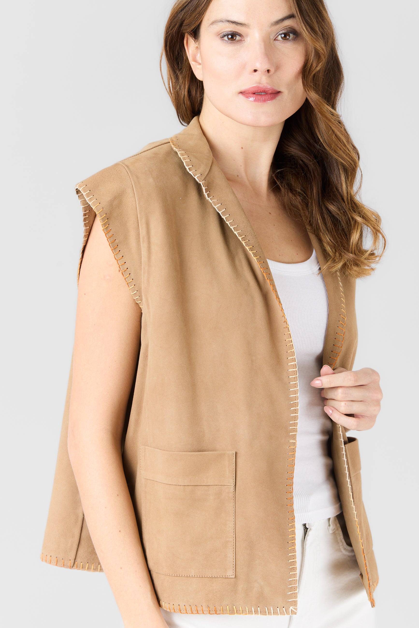 Gilet daim SARAH VEST VS BEIGE - vue dos - Serge Pariente Paris