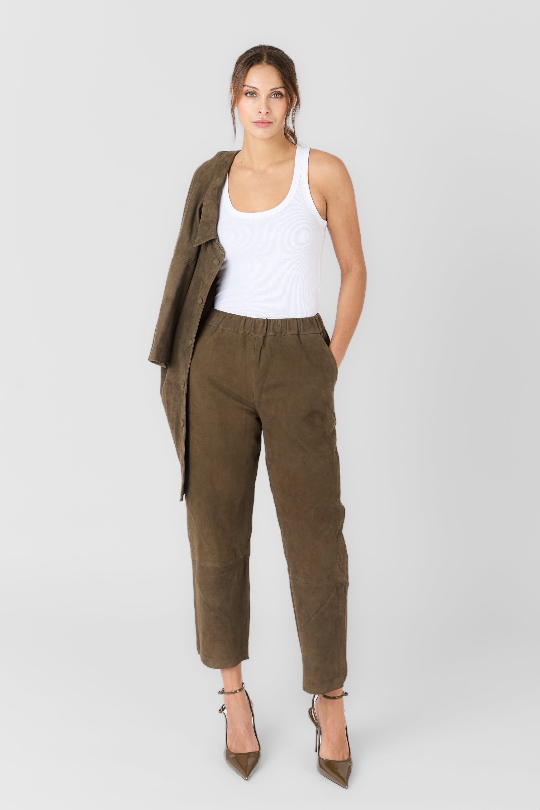 SARA PANT VS KHAKI