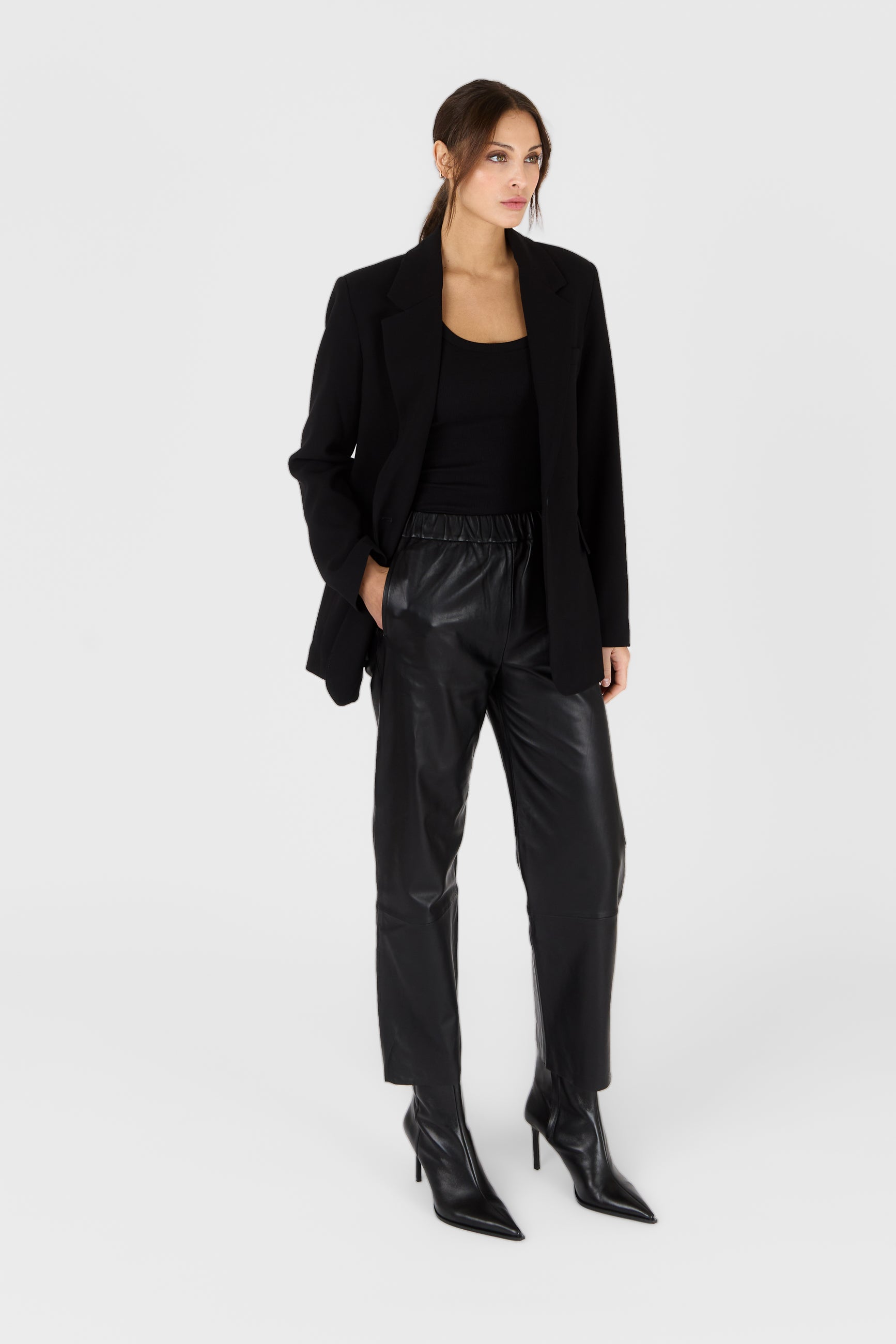 Pantalon cuir SARAH PANT BLACK - vue portee - Serge Pariente Paris
